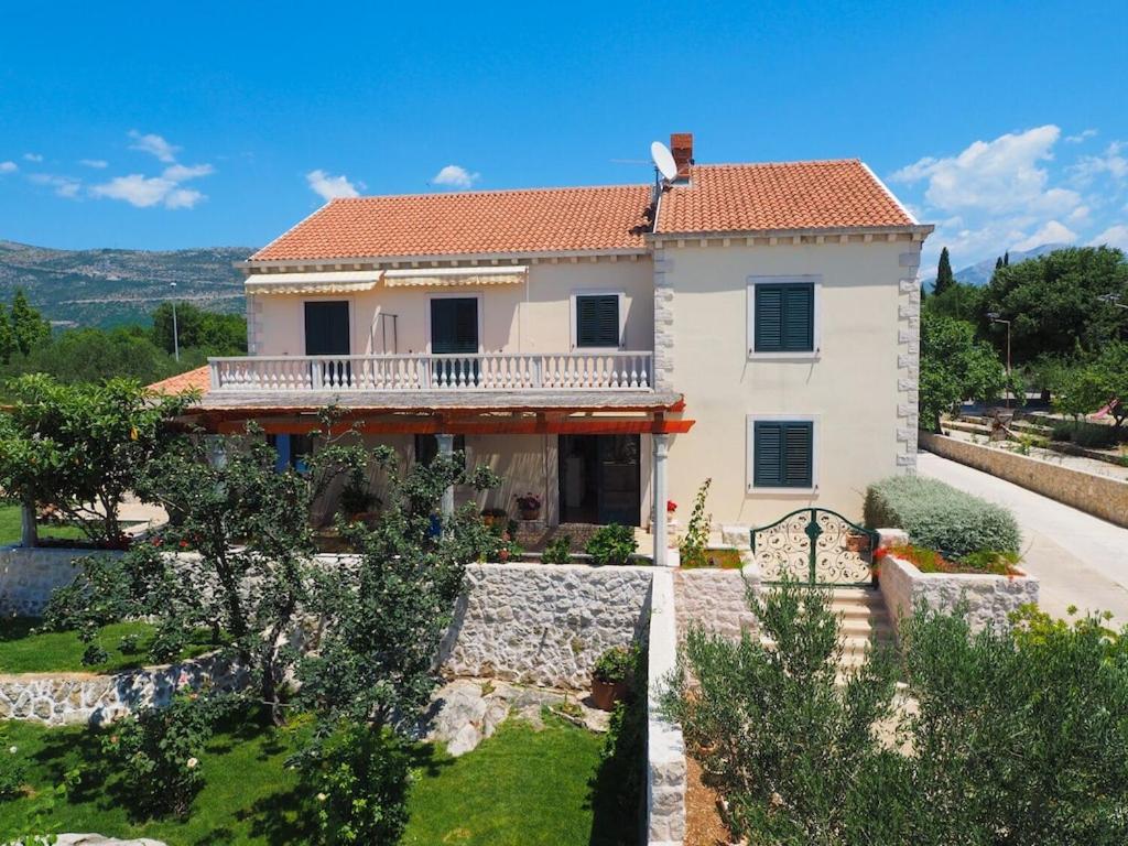 Villa photo 3