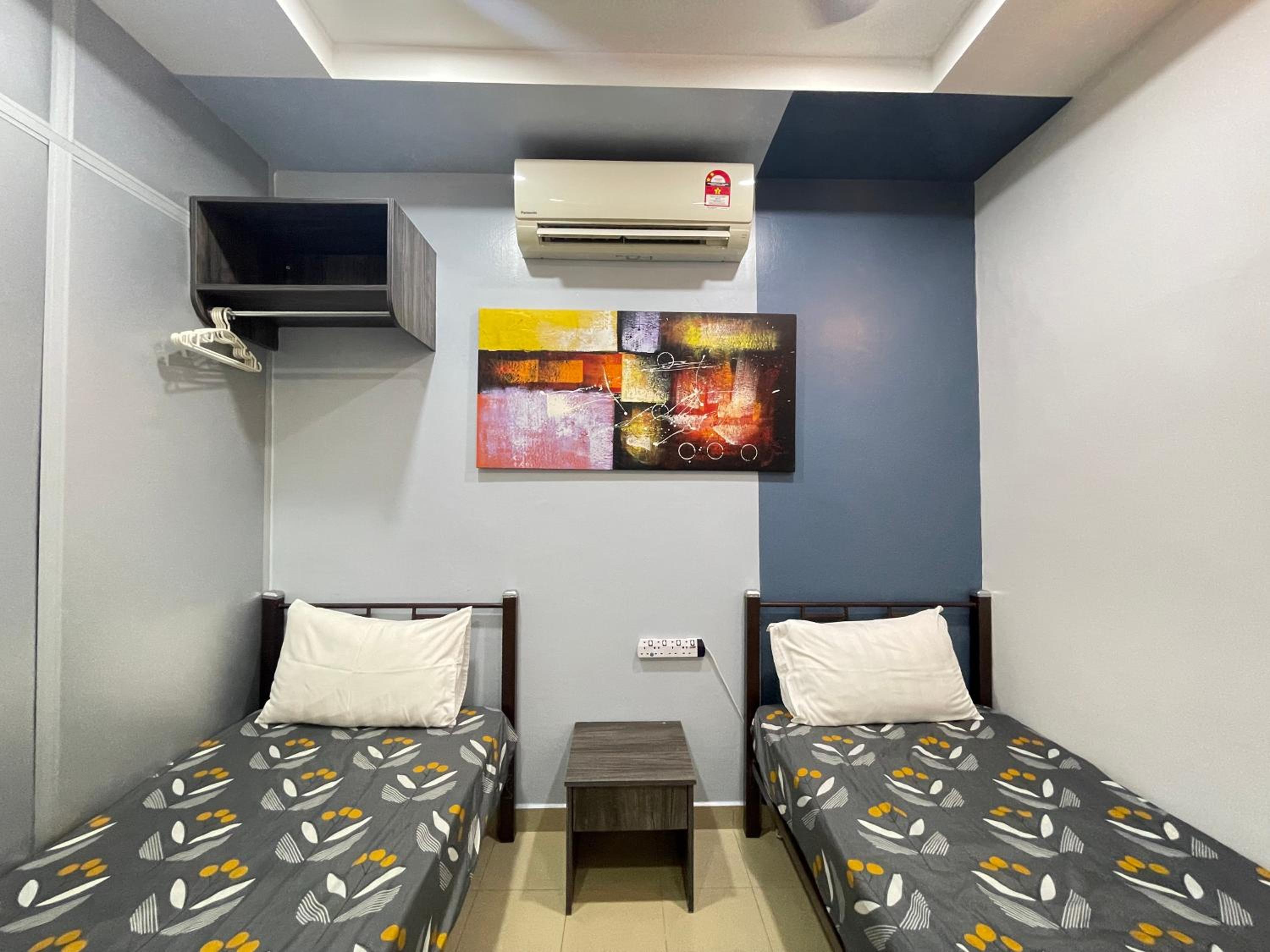 Twin Room with Private Bathroom photo 3