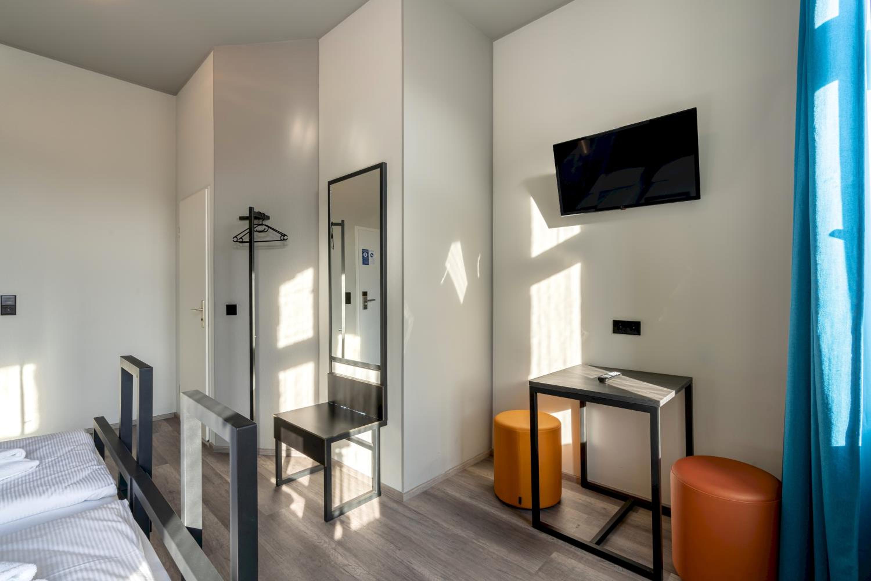 Twin Room - Photo 5