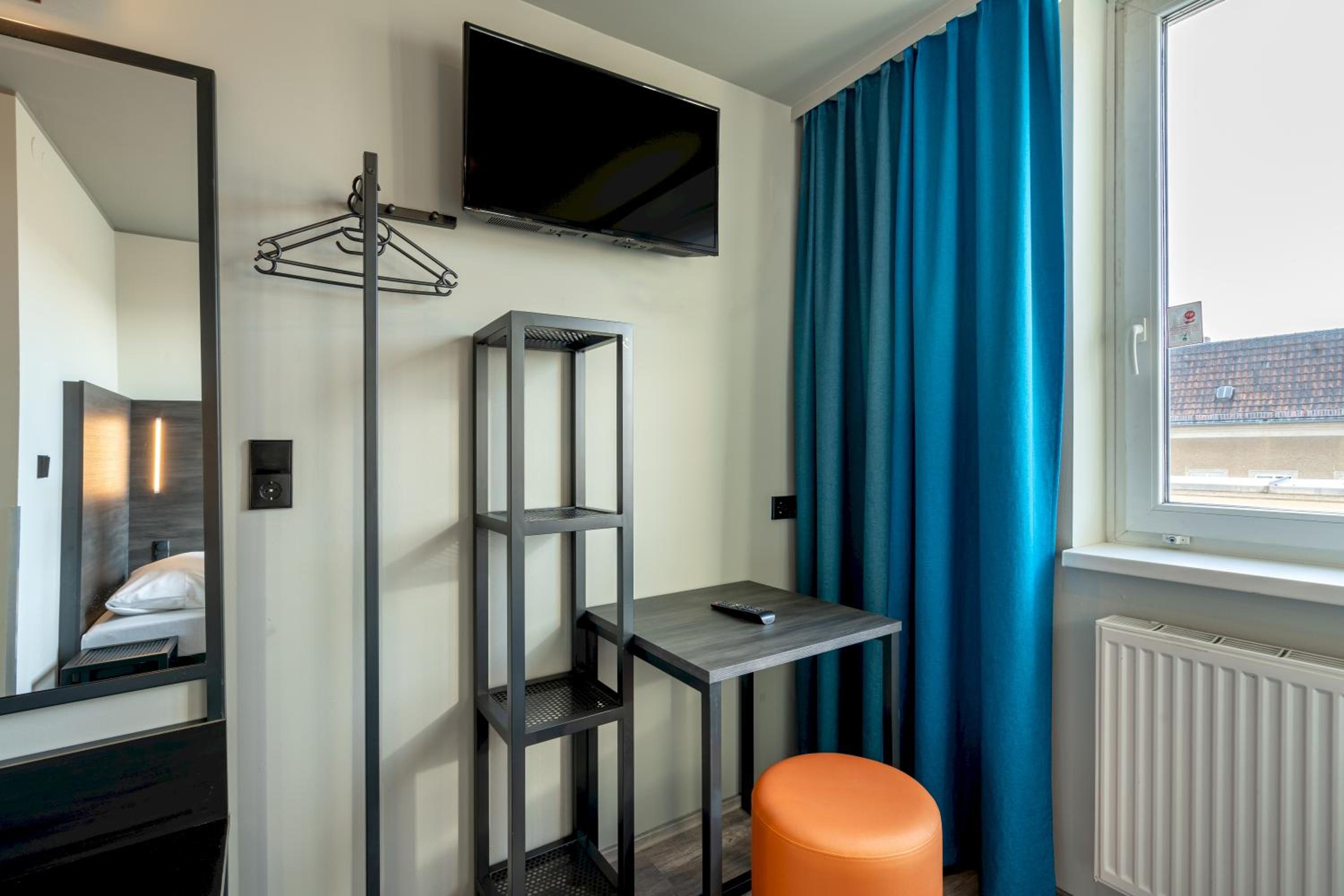 Twin Room - Photo 4