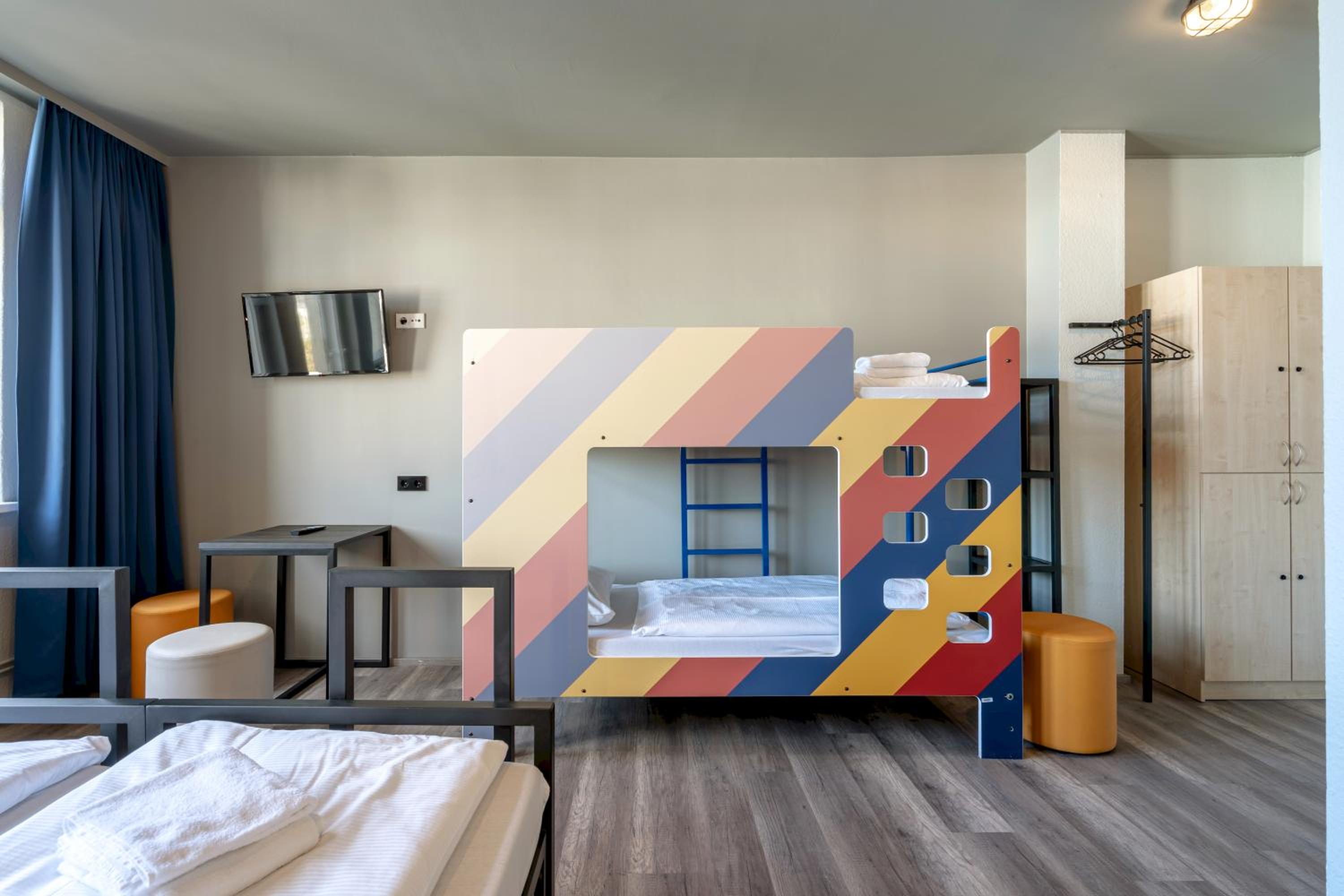 Family Room (2 Adults + 2 Children) - Photo 6