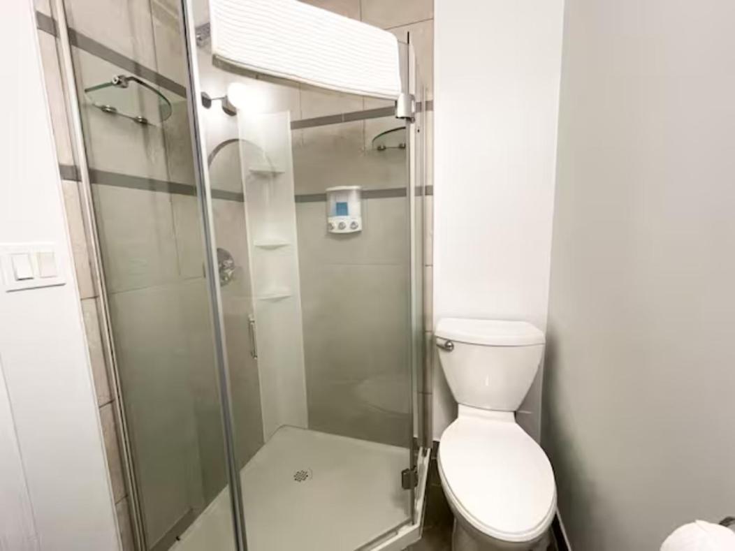 Single Room with Bathroom photo 2