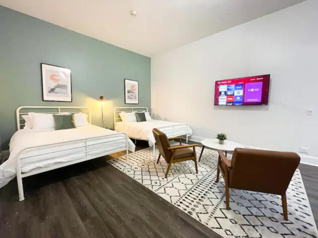 Queen Room with Two Queen Beds photo 1