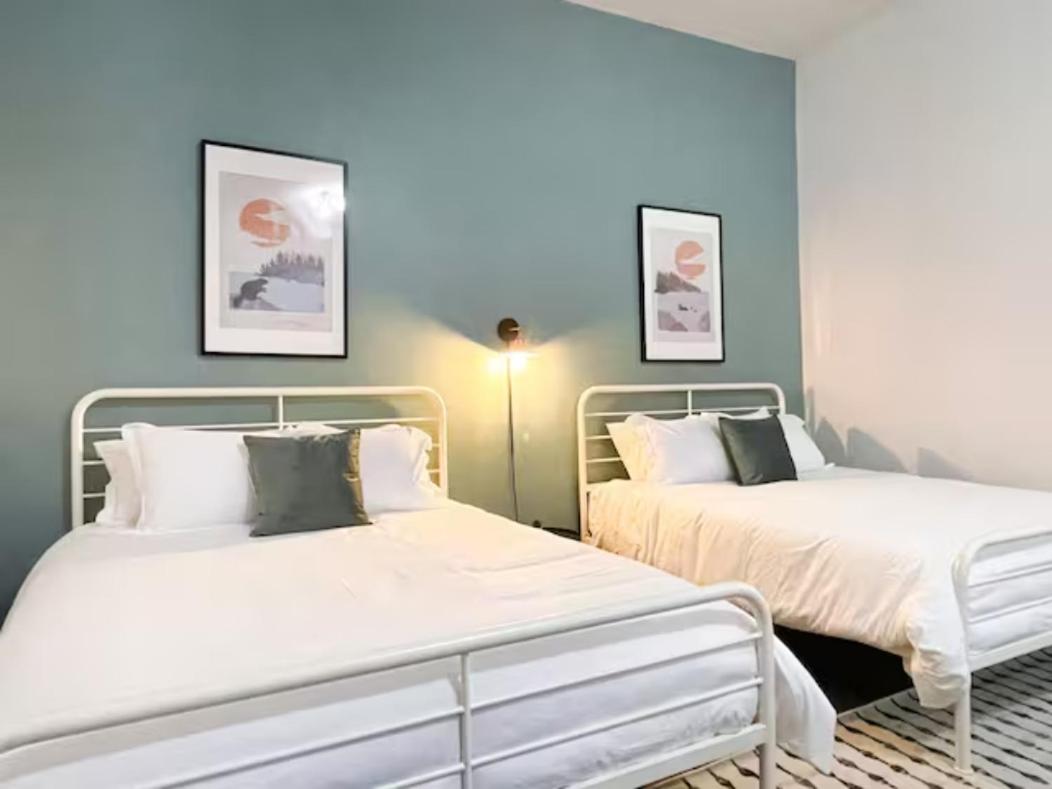 Queen Room with Two Queen Beds photo 2