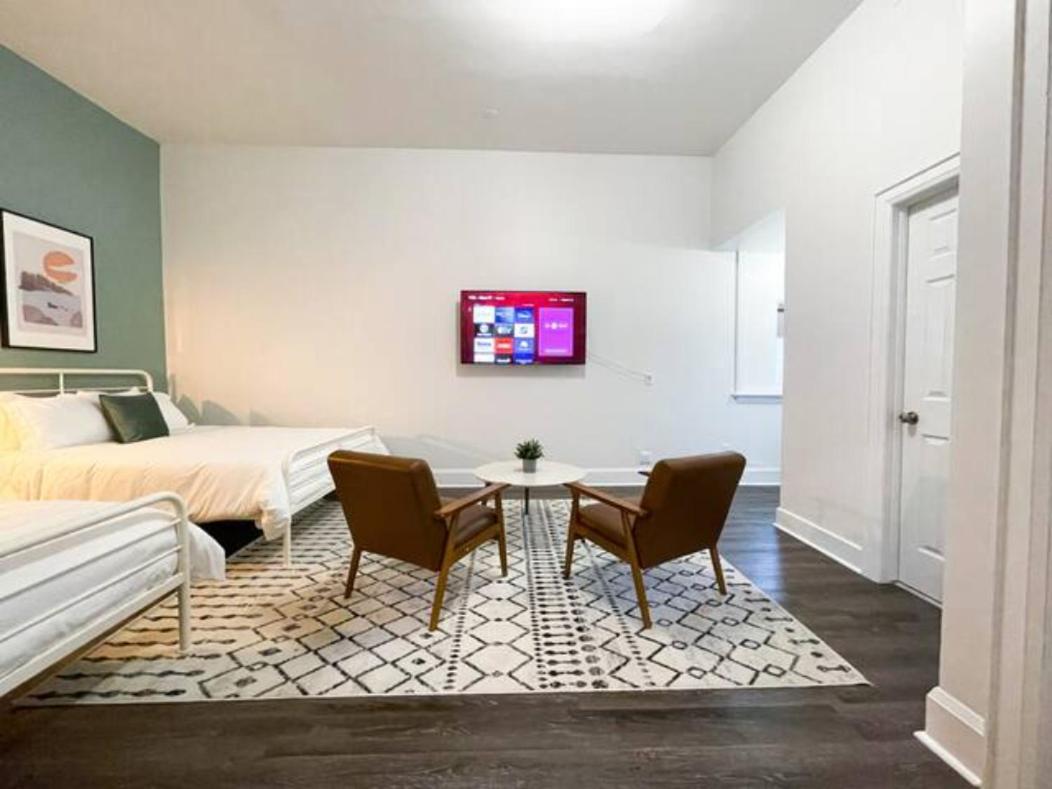 Queen Room with Two Queen Beds photo 3