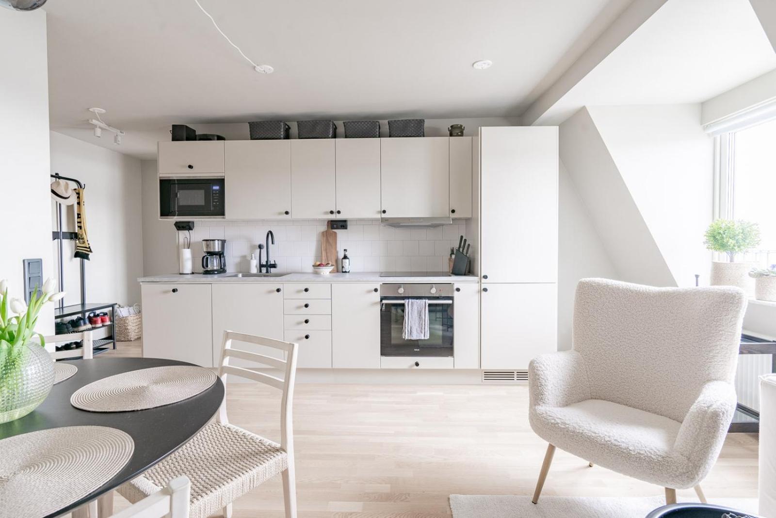 Apartment with Sea View - Photo 7