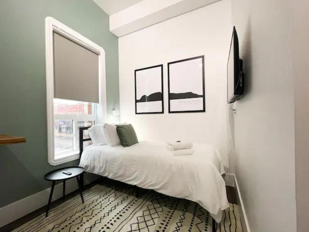 Single Room with Bathroom photo 1