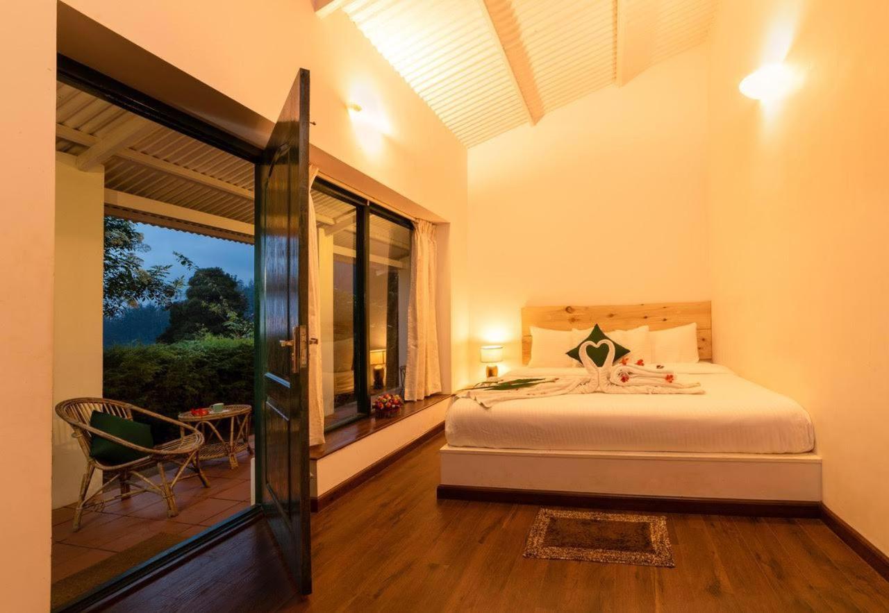 Deluxe Double Room (2 Adults + 1 Child) - Photo 2
