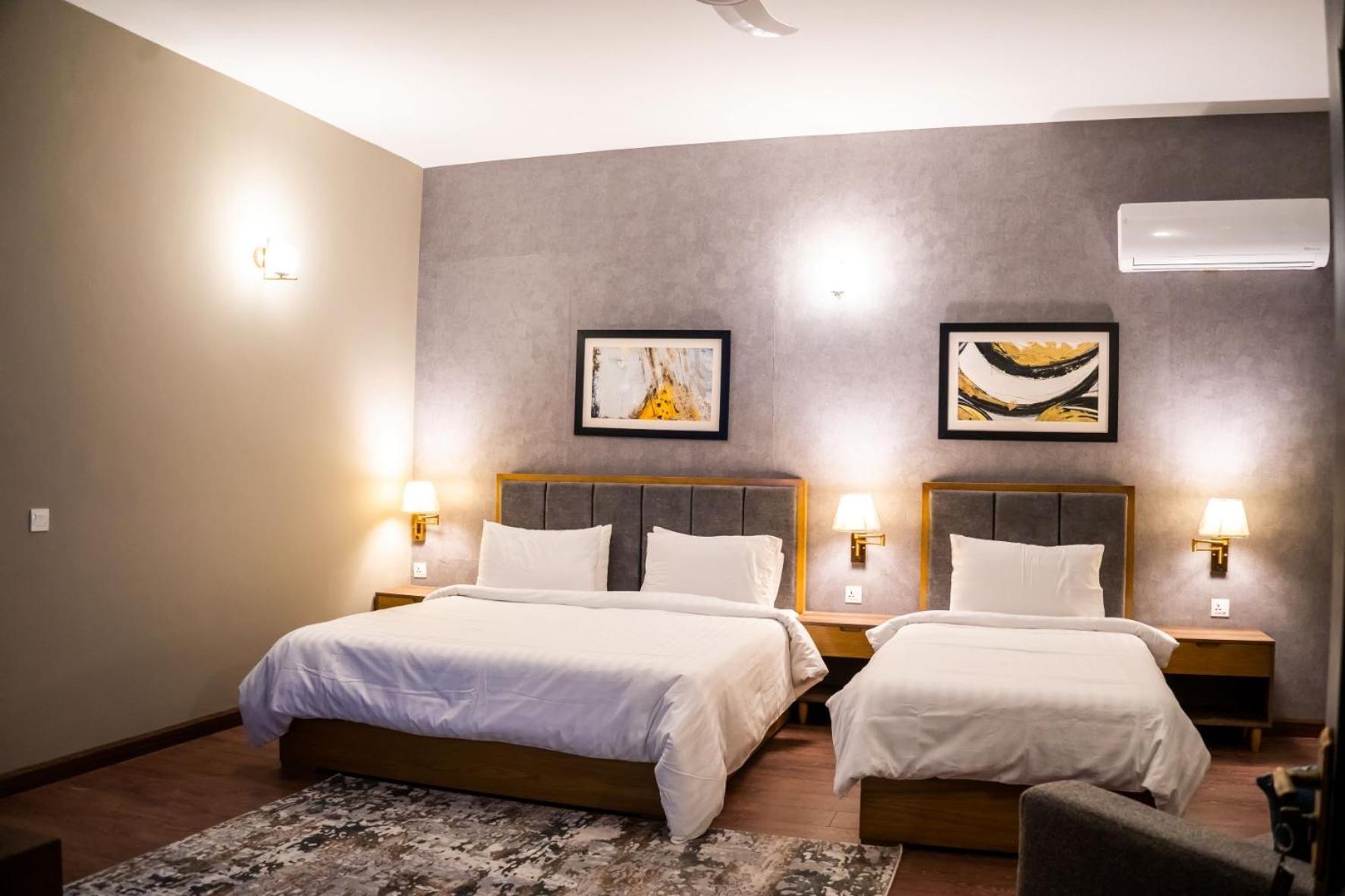 Deluxe Family Room