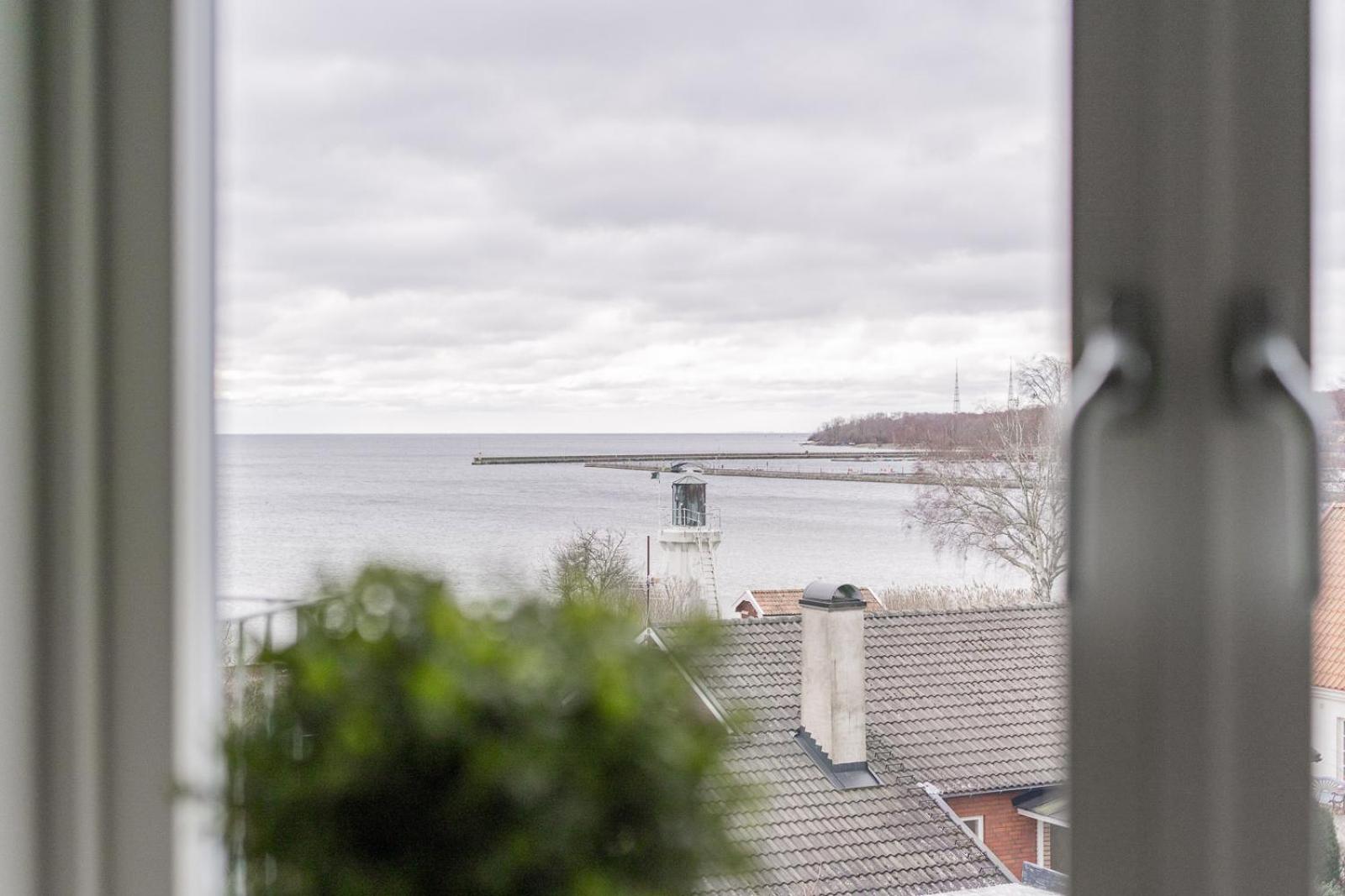 Apartment with Sea View - Photo 10