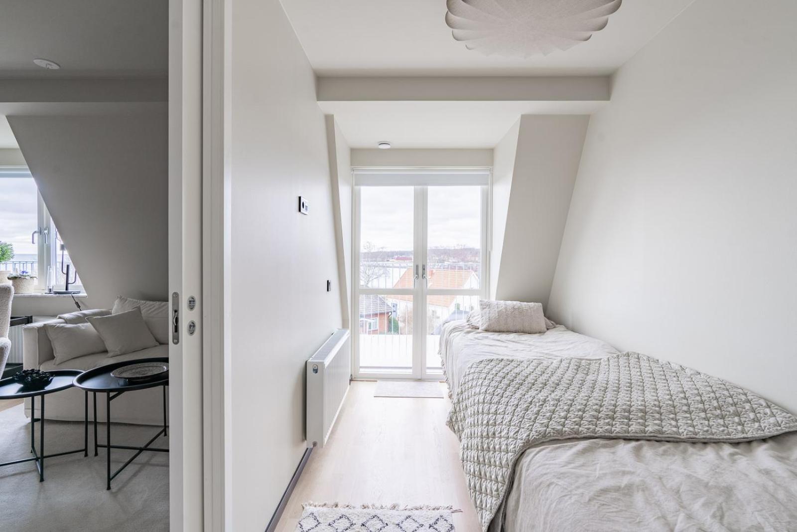 Apartment with Sea View - Photo 12