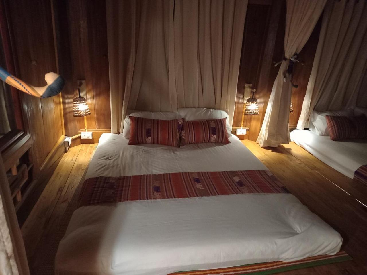 Single Bed in Mixed Dormitory Room