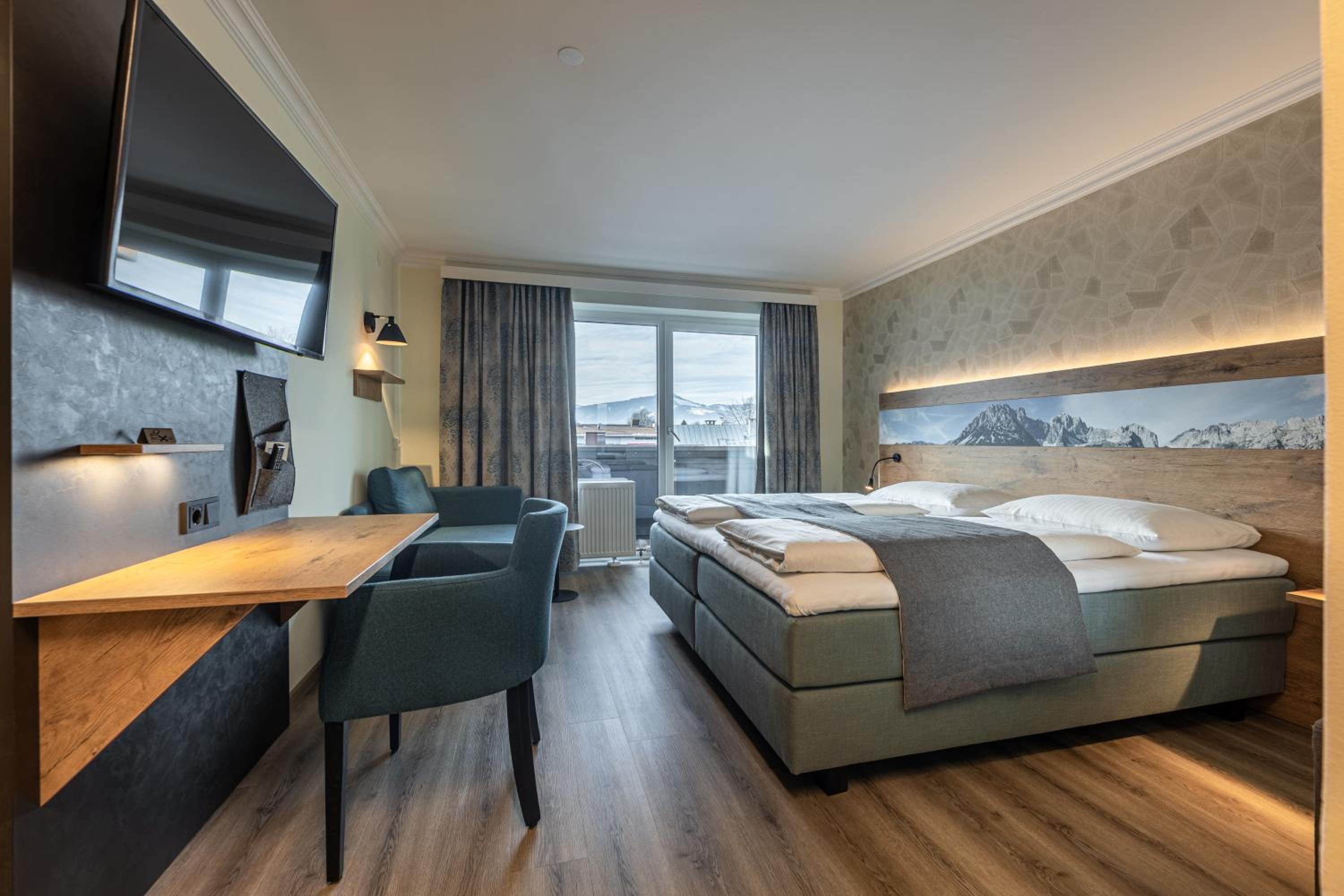 Double Room with Balcony - Photo 4