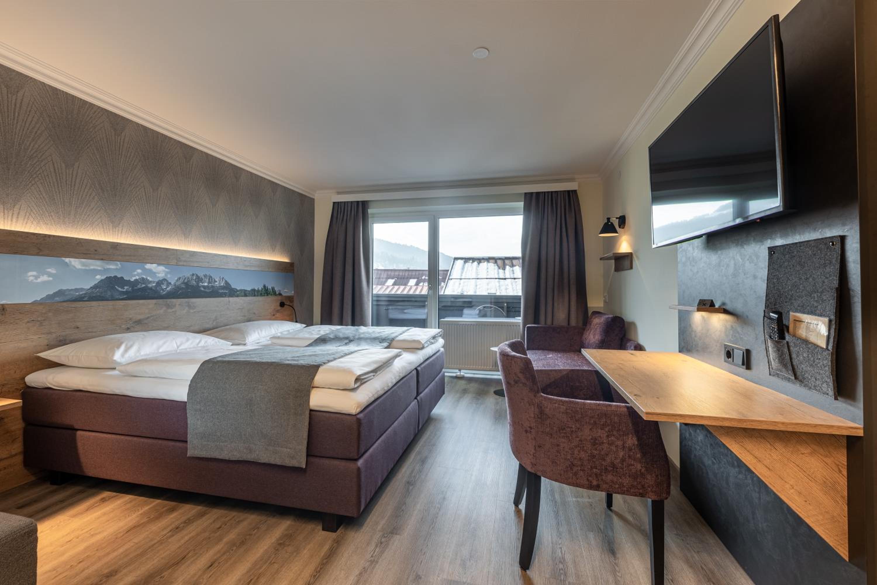Double Room with Balcony - Photo 2