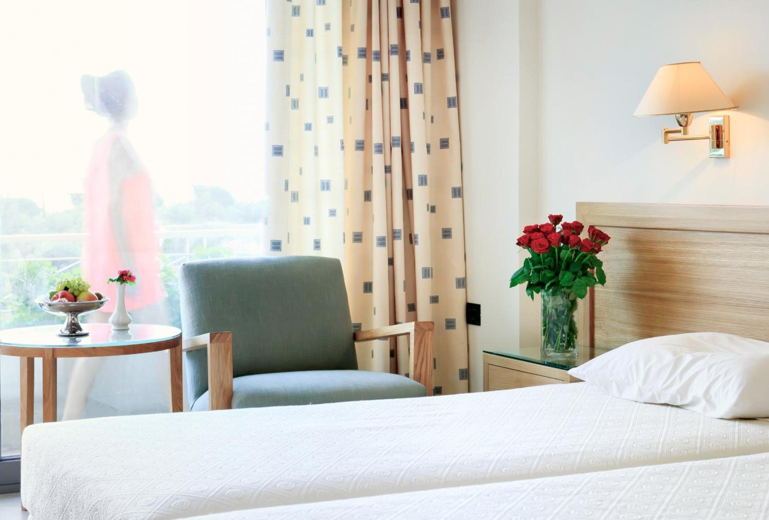 Standard Double Room with Partial Sea View photo 3