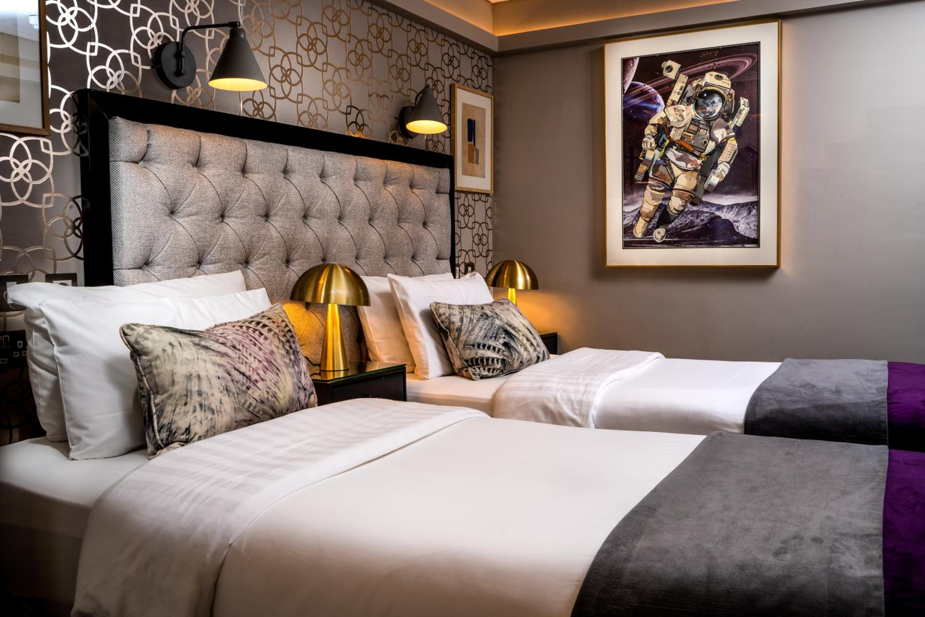 Twin Room thumbnail 5
