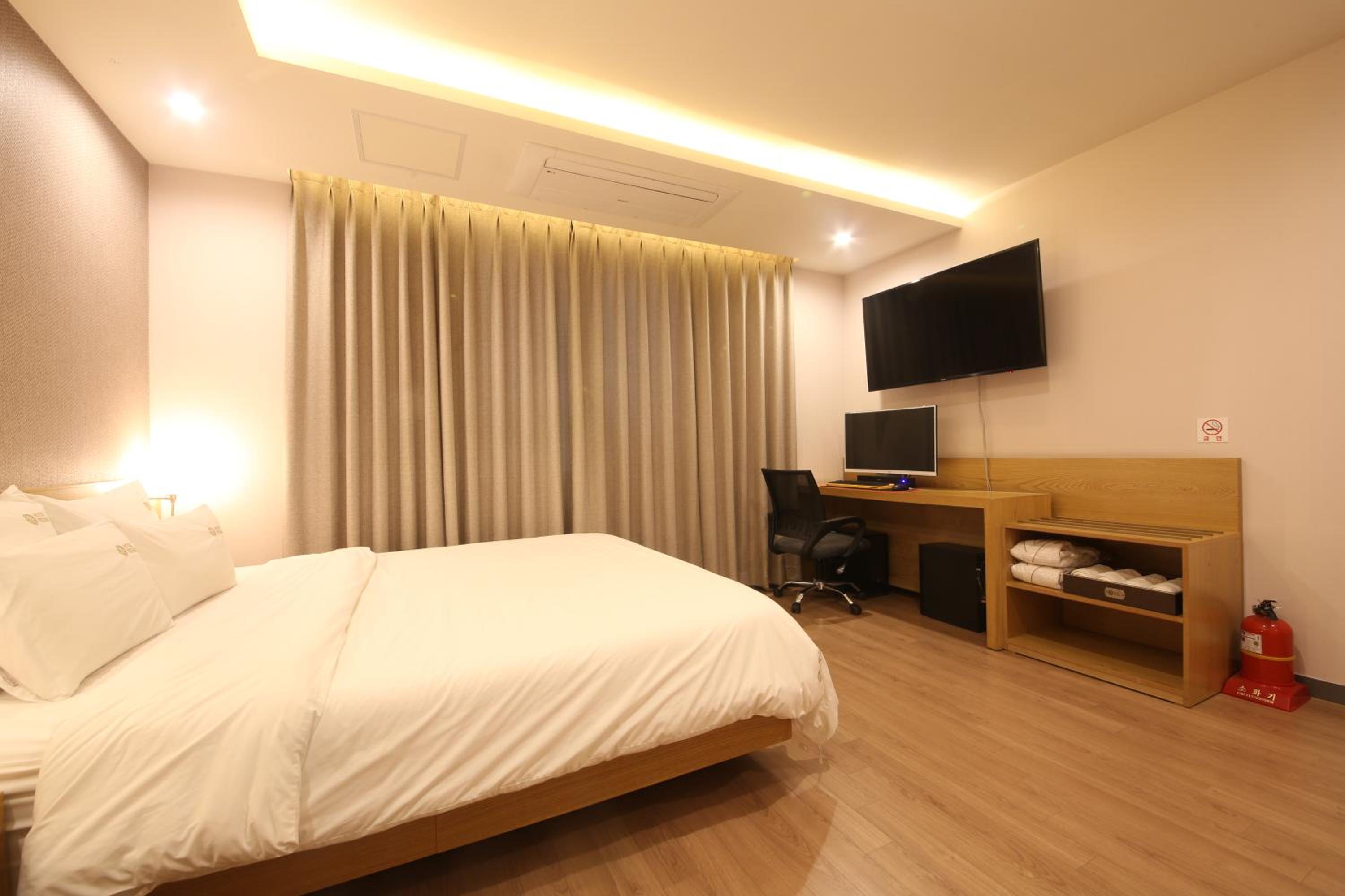 Standard Double Room - Photo 7