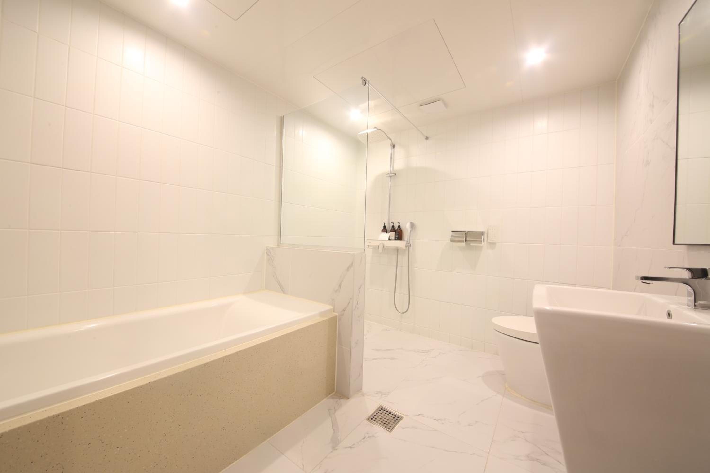 Deluxe Twin Room - Photo 13