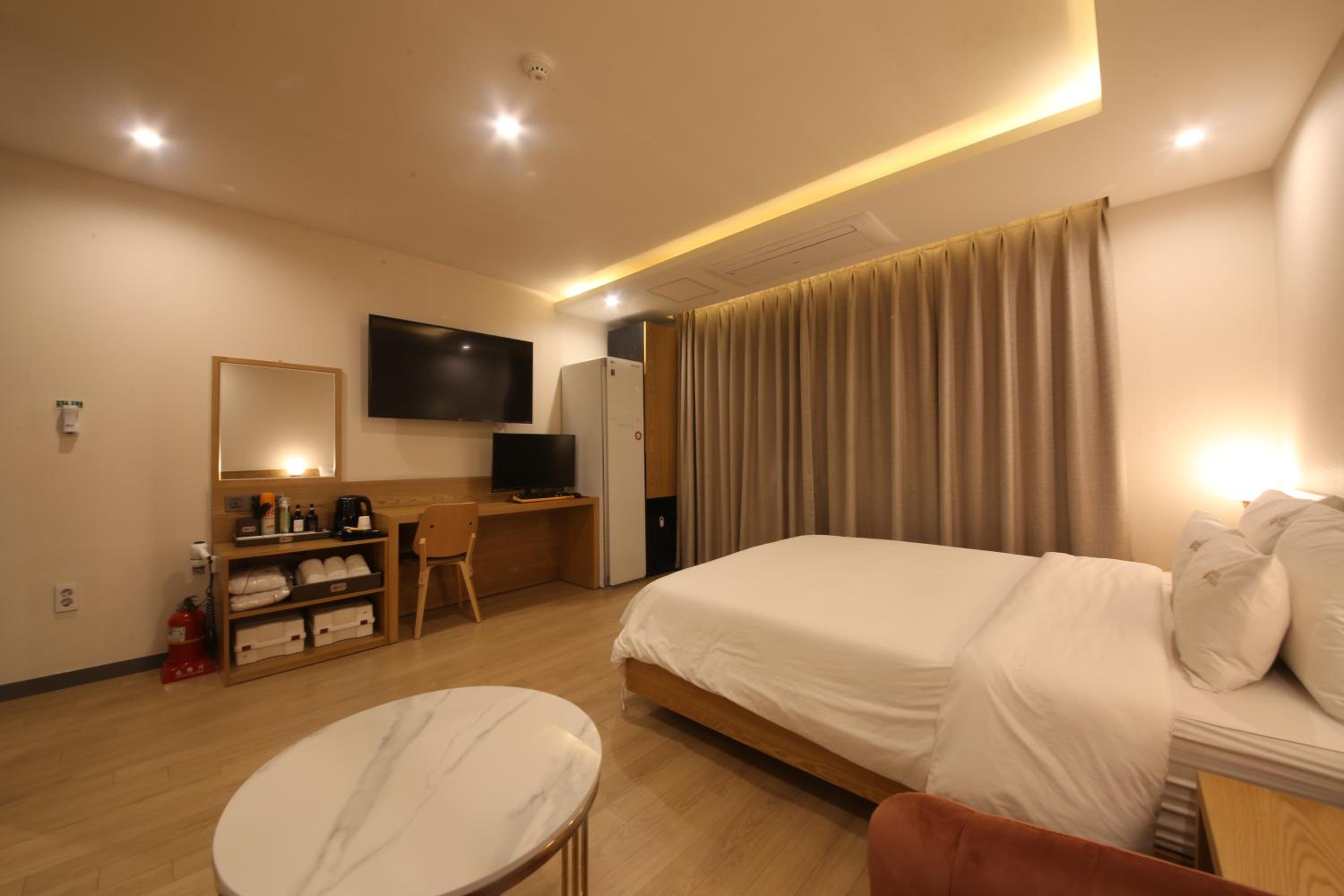 Suite - Photo 8