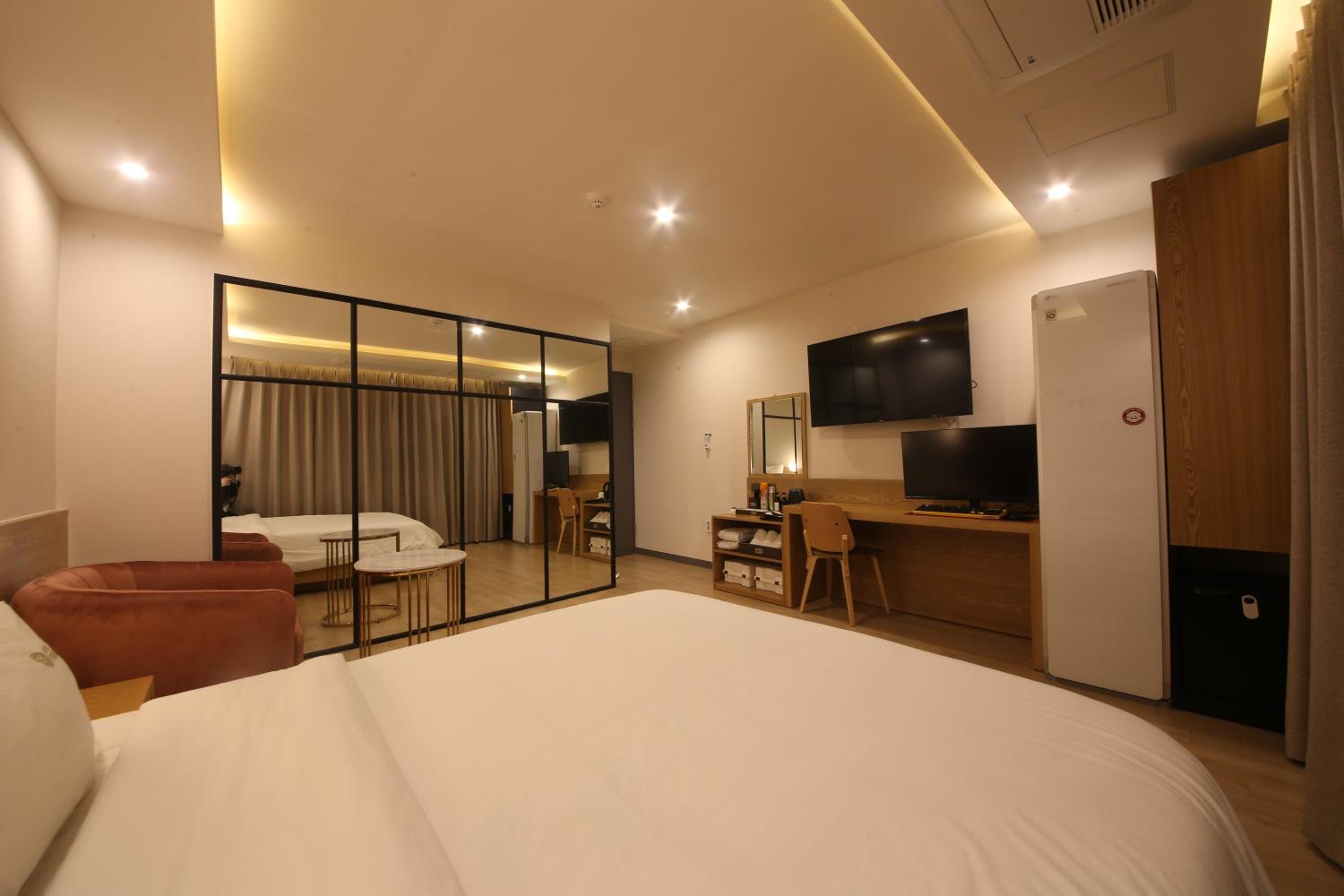 Suite - Photo 6