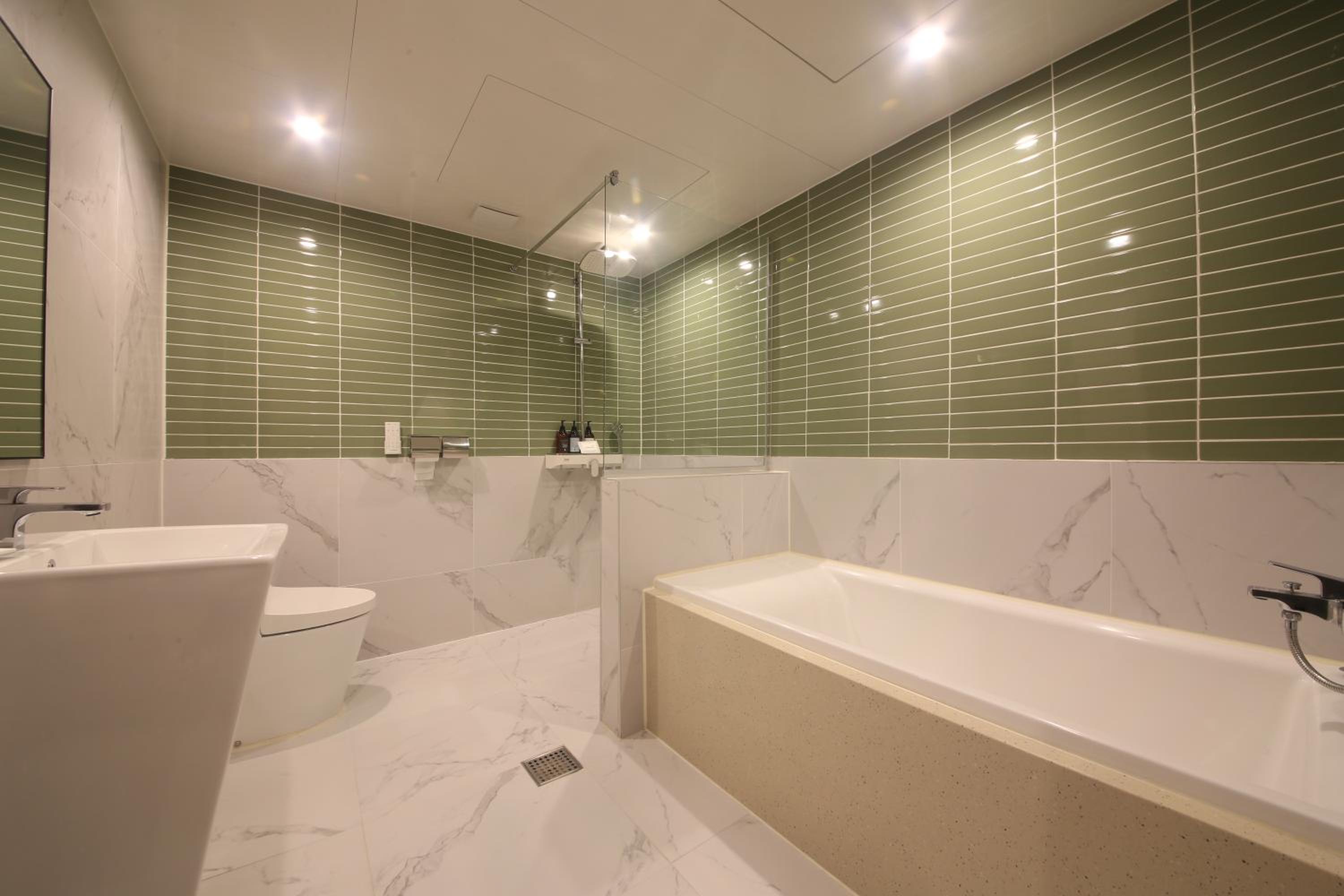 Suite - Photo 2