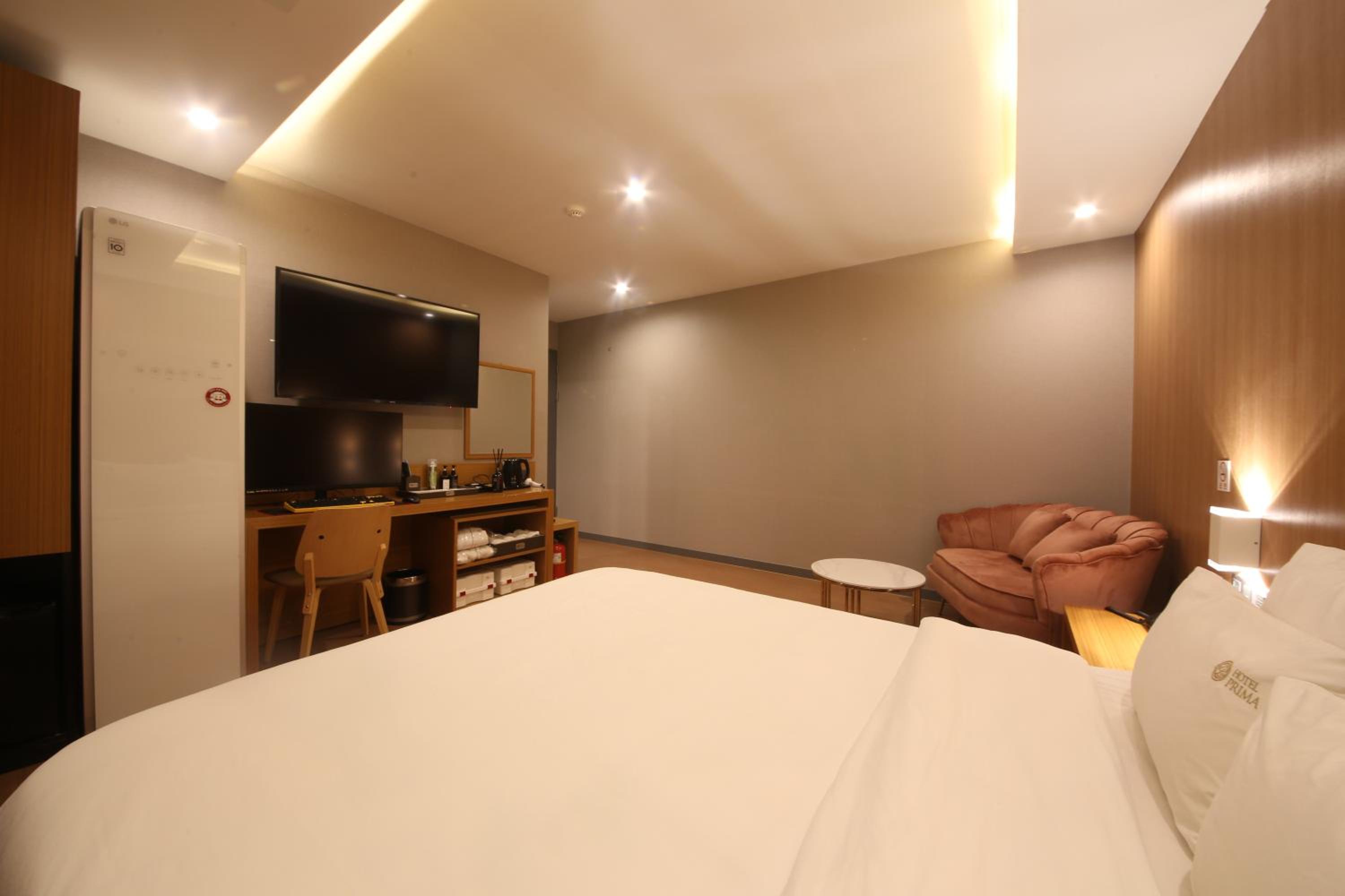 Suite with Terrace - Photo 3
