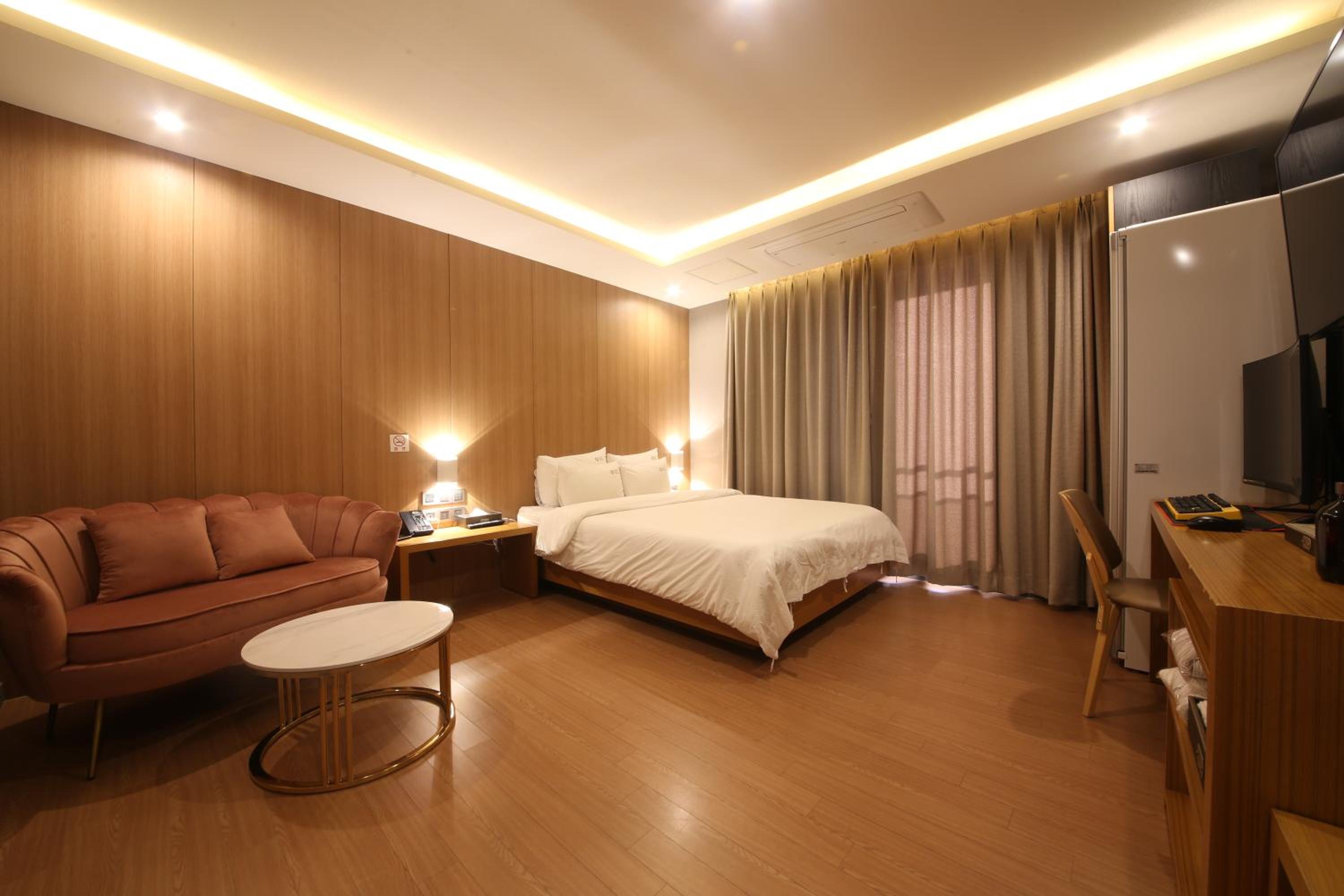 Suite with Terrace - Photo 16