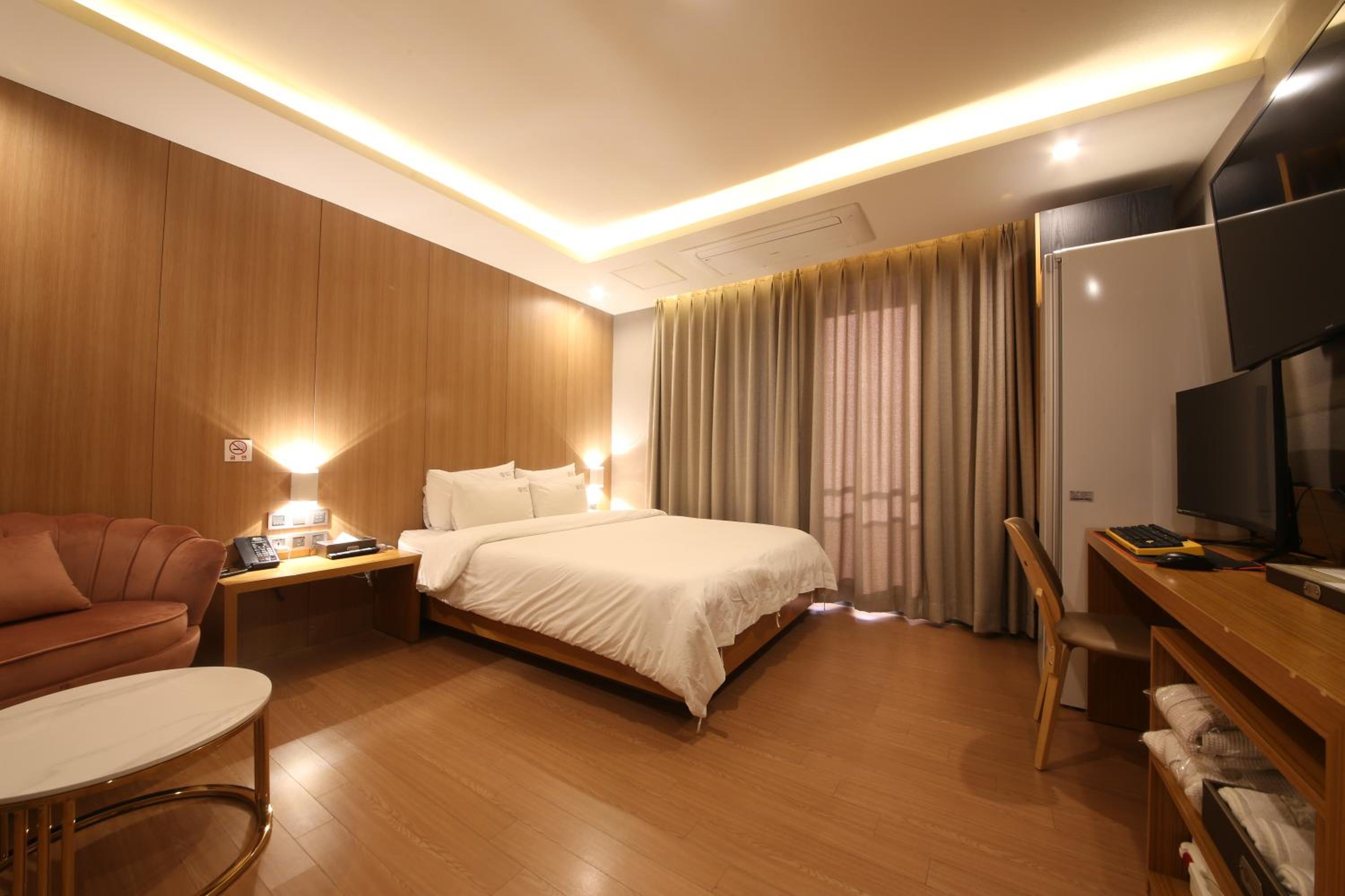 Suite with Terrace - Photo 15