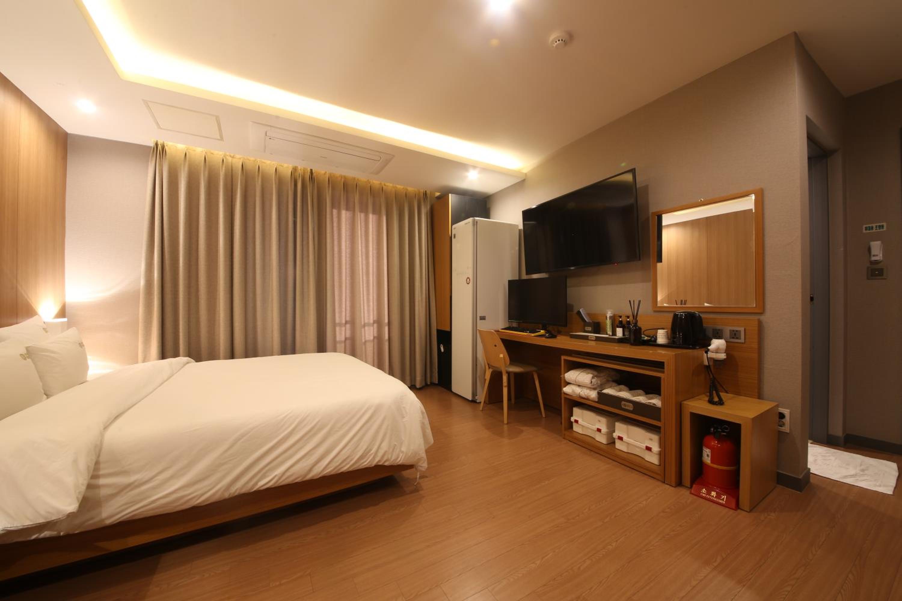 Suite with Terrace - Photo 7