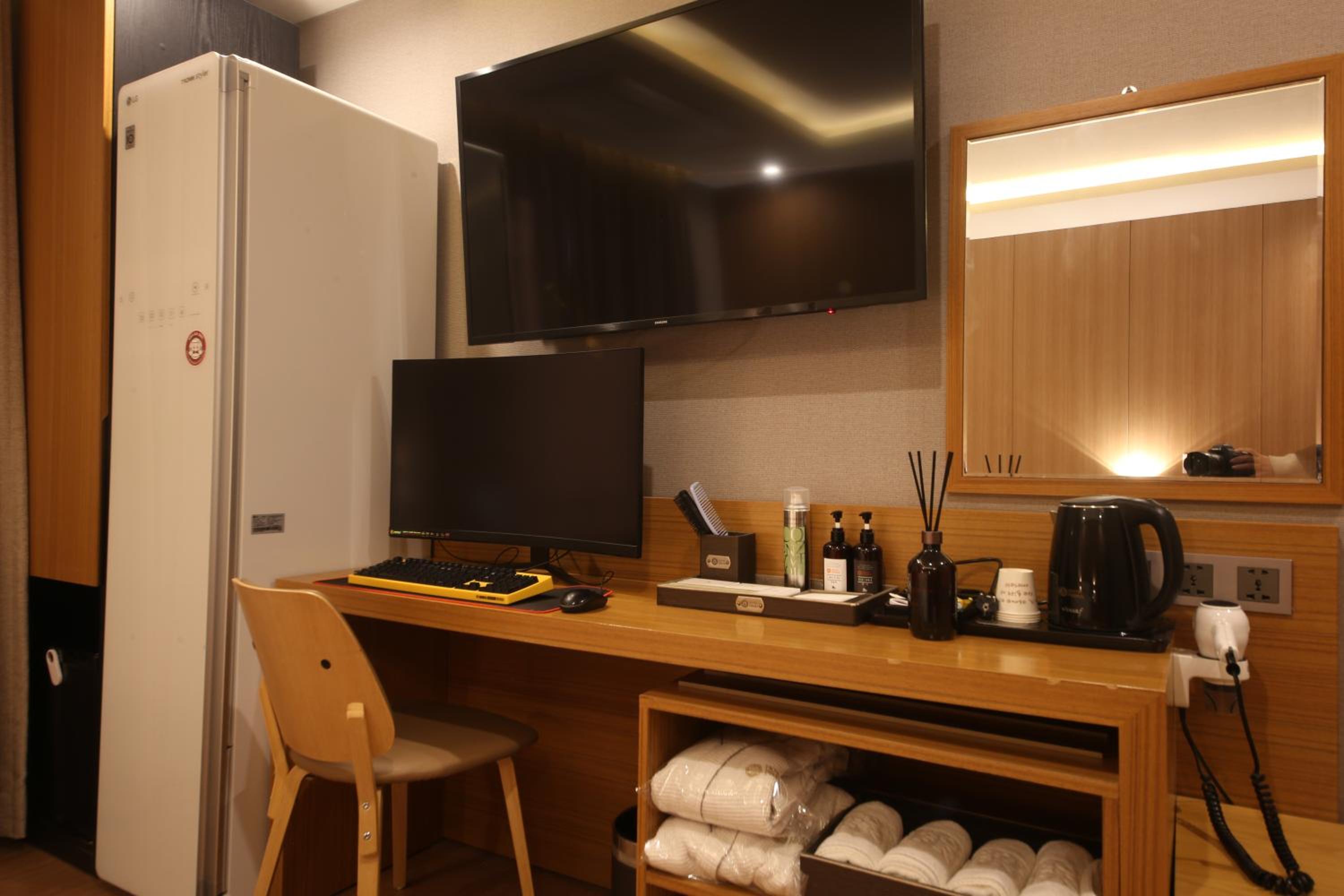 Suite with Terrace - Photo 2