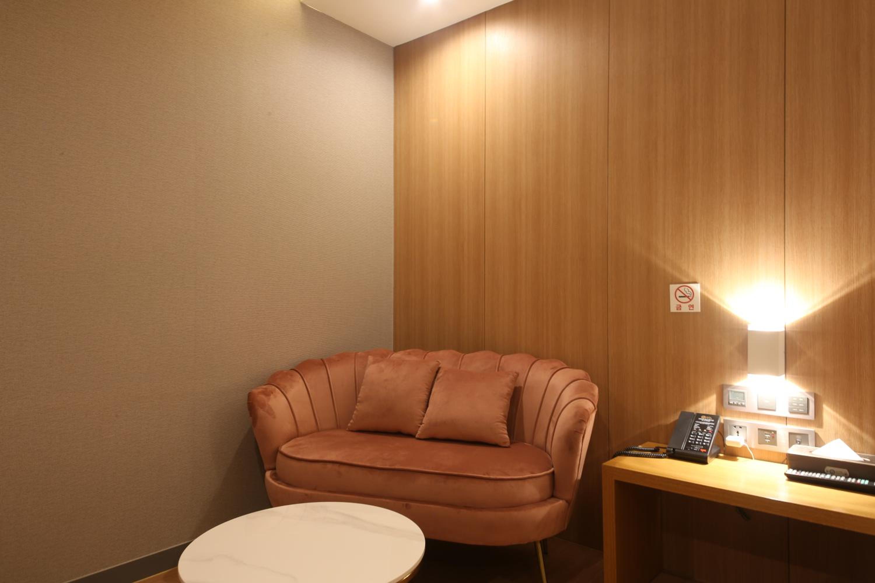 Suite with Terrace - Photo 12
