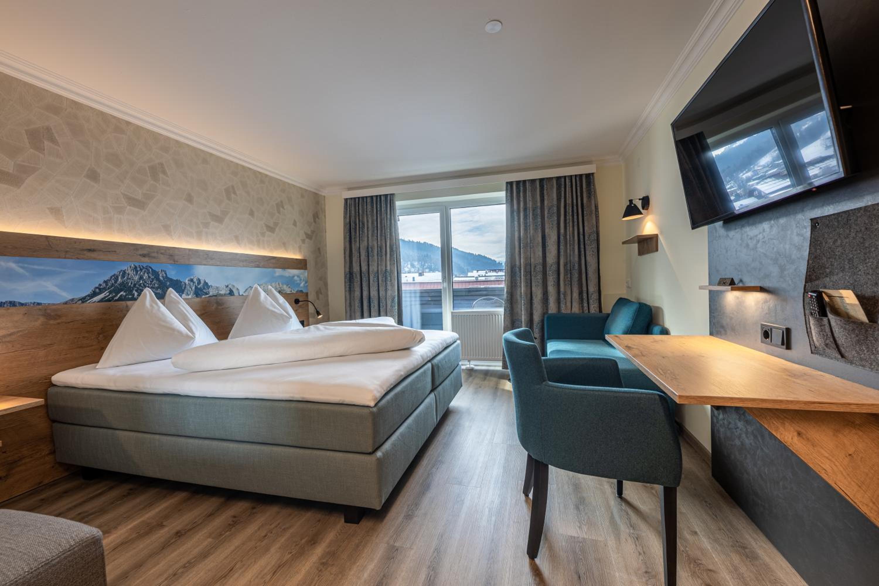 Double Room with Balcony - Photo 6