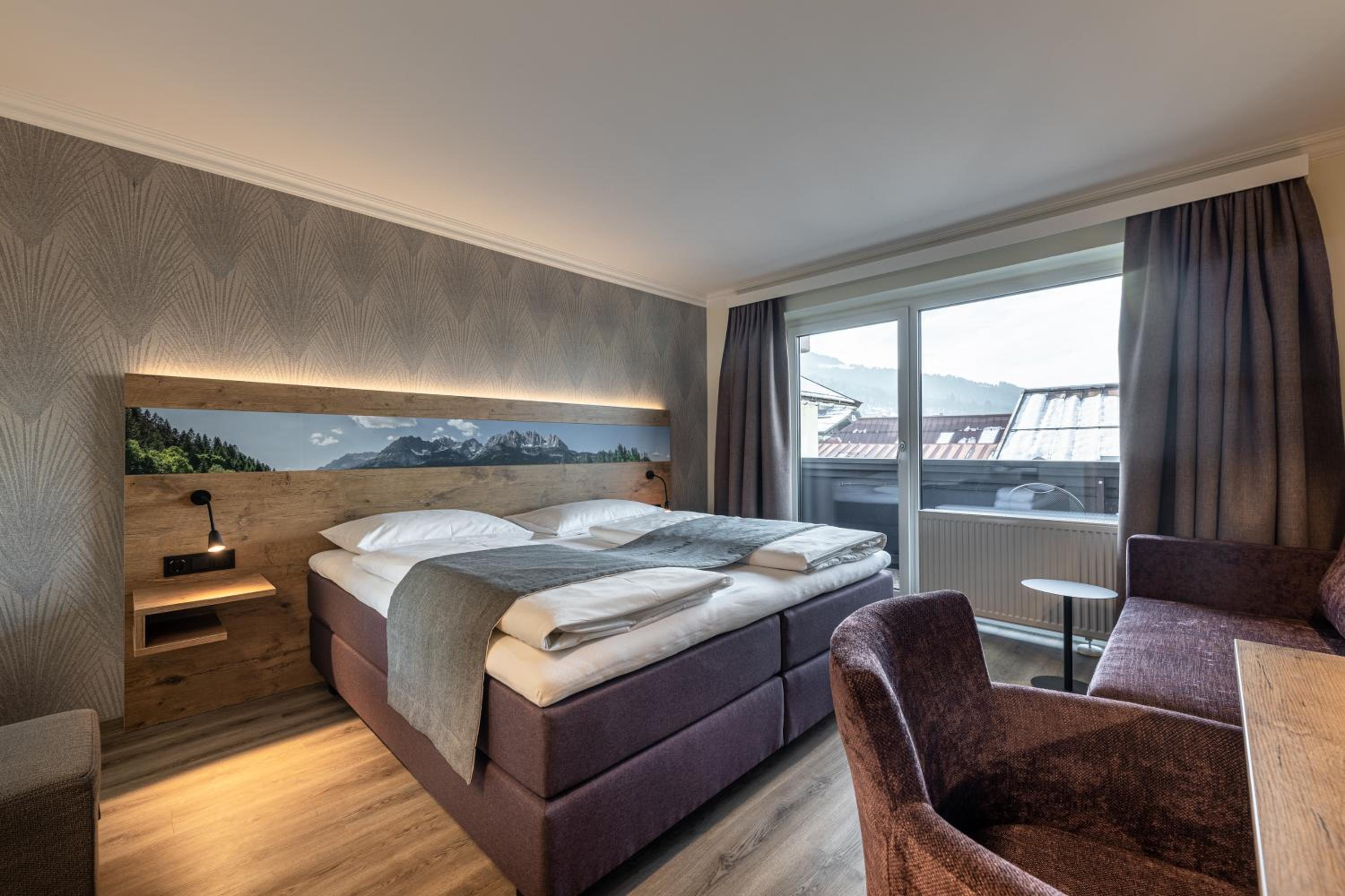 Double Room with Balcony - Photo 1