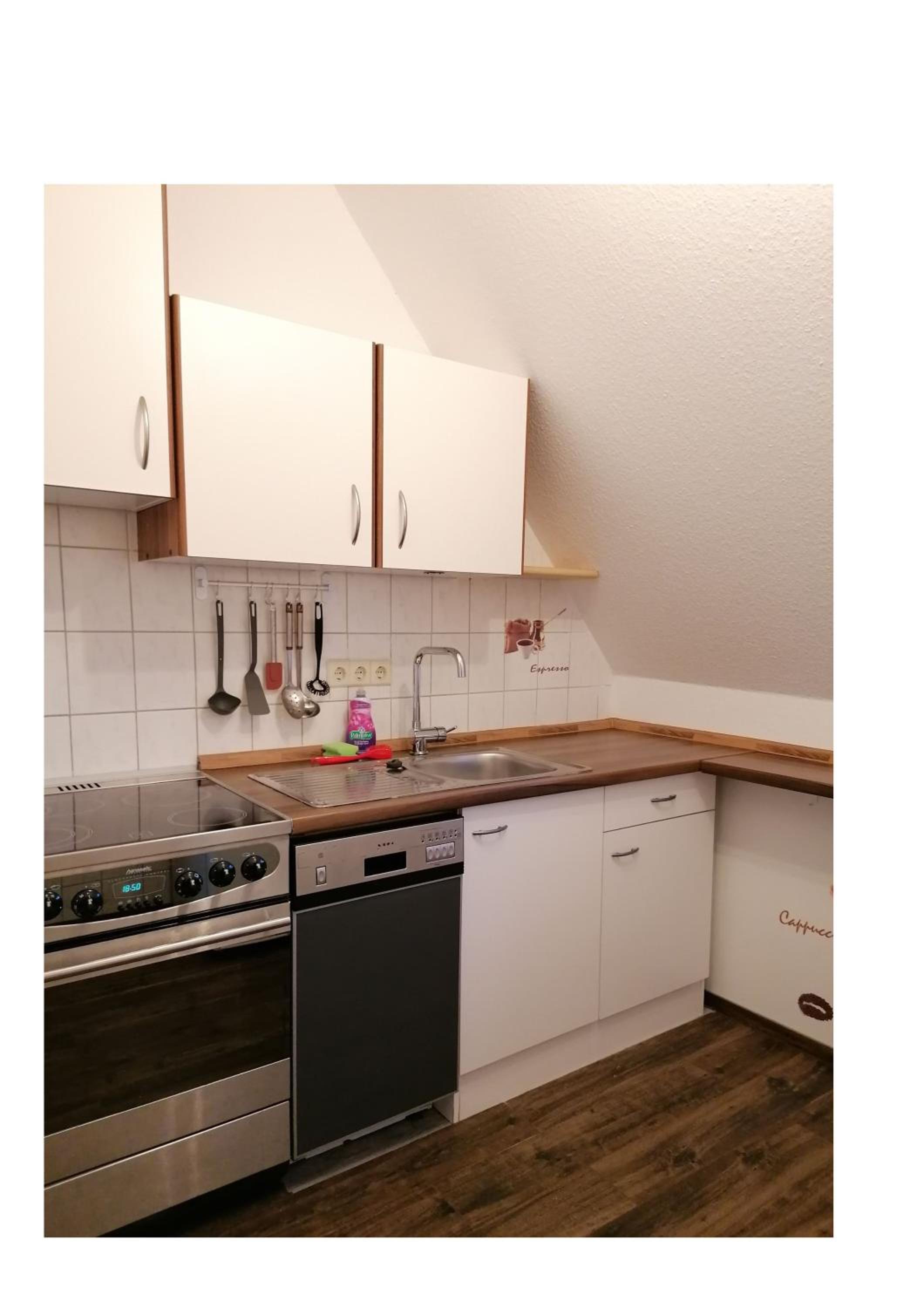 Standard Twin Room with Shared Bathroom photo 2