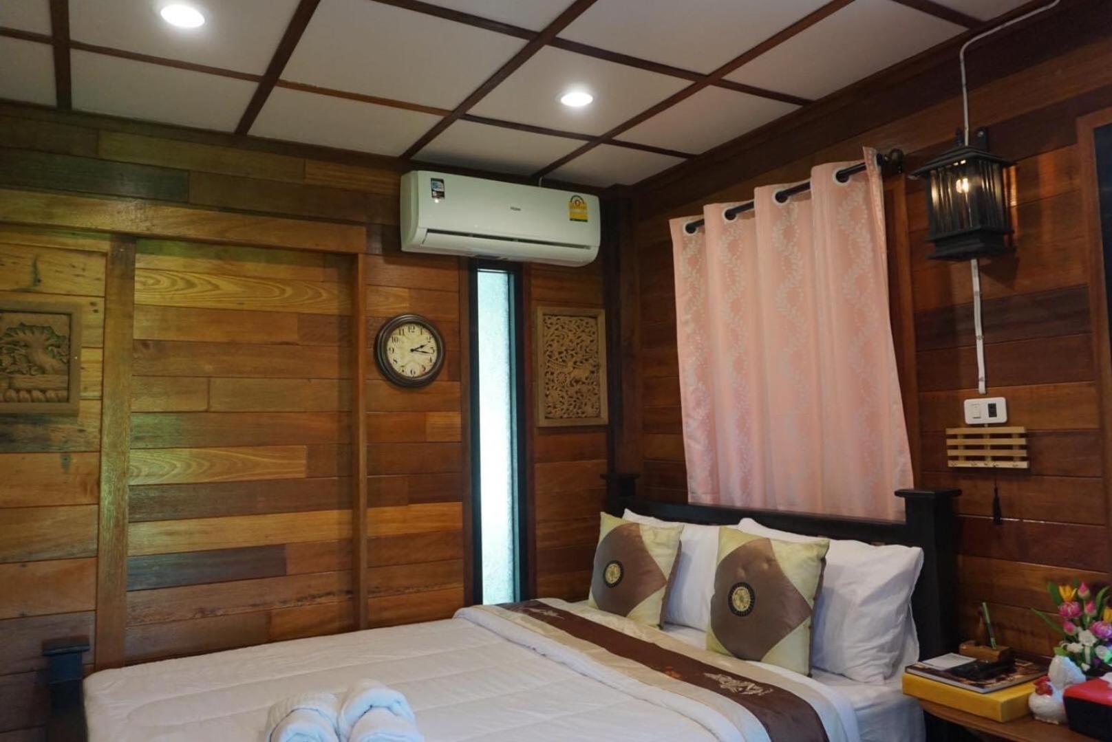 Queen Room with Balcony - Photo 1
