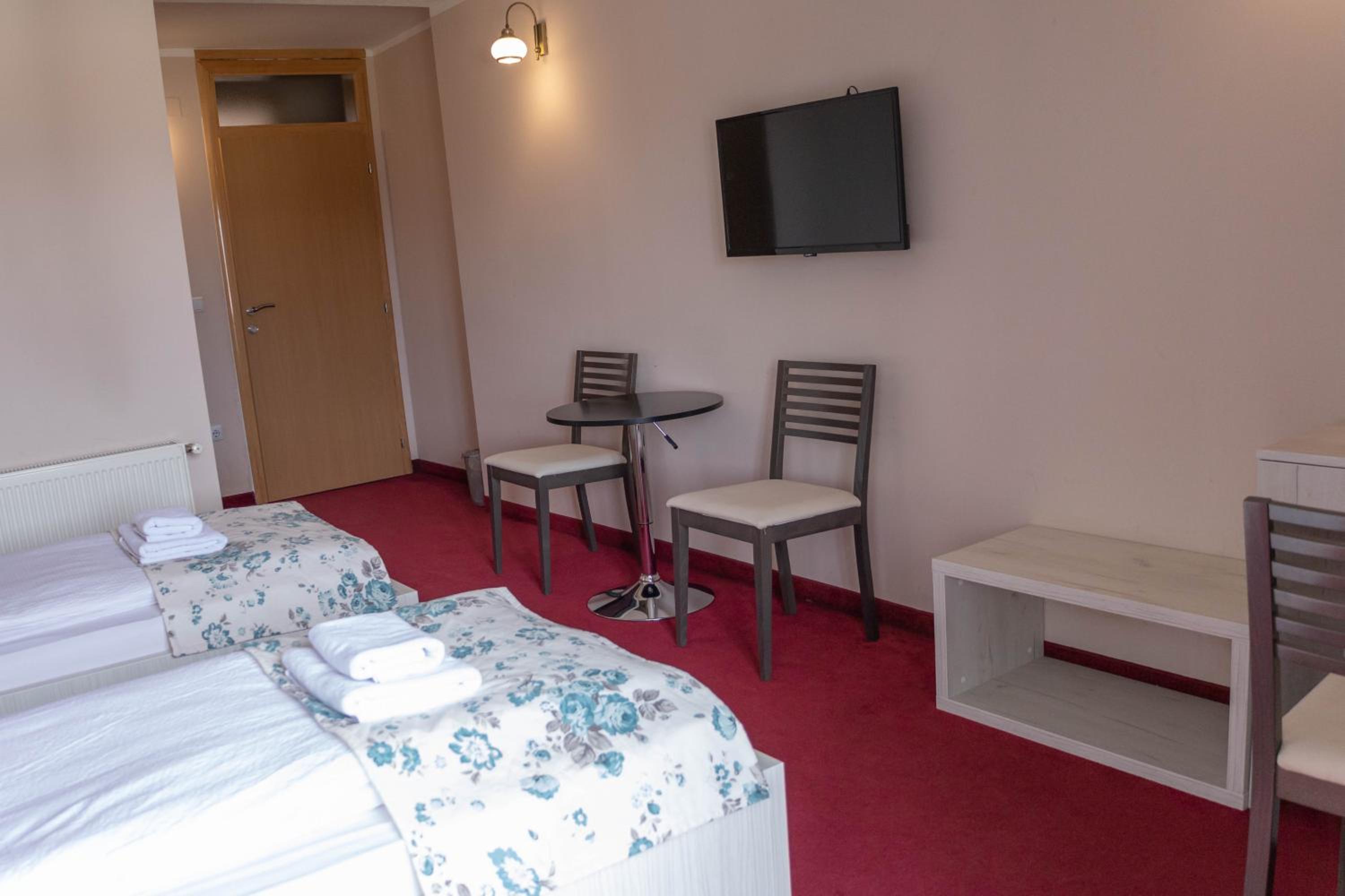 Standard Double Room photo 3