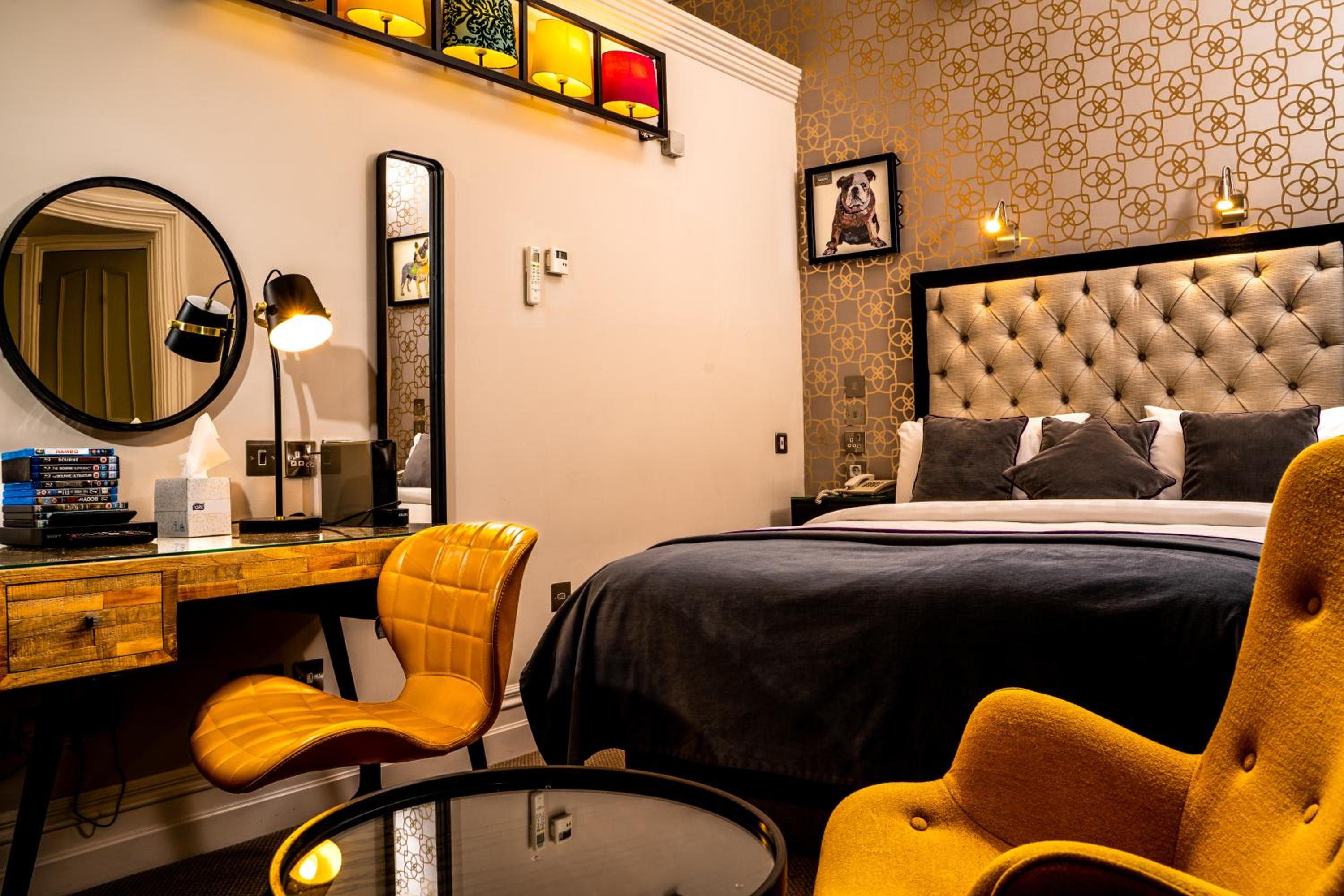 Small Double Room thumbnail 5