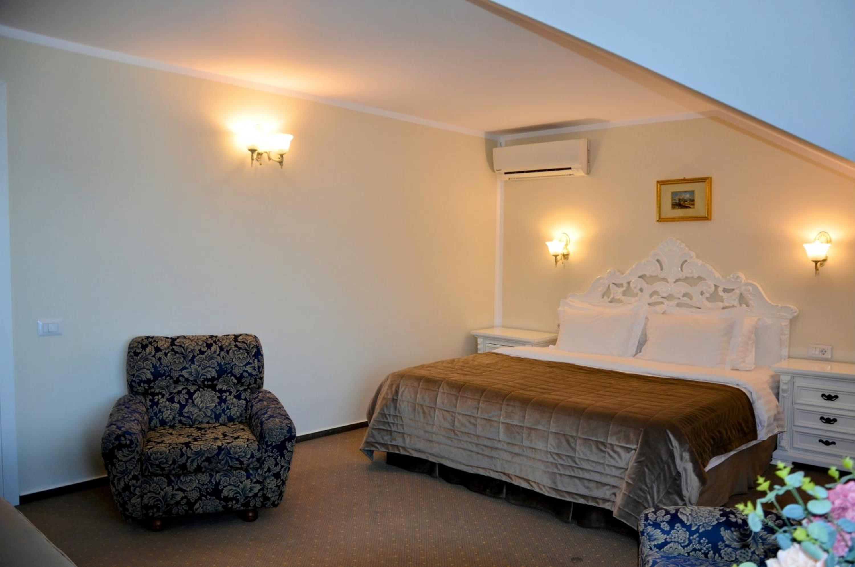 Queen Room with Spa Bath photo 2
