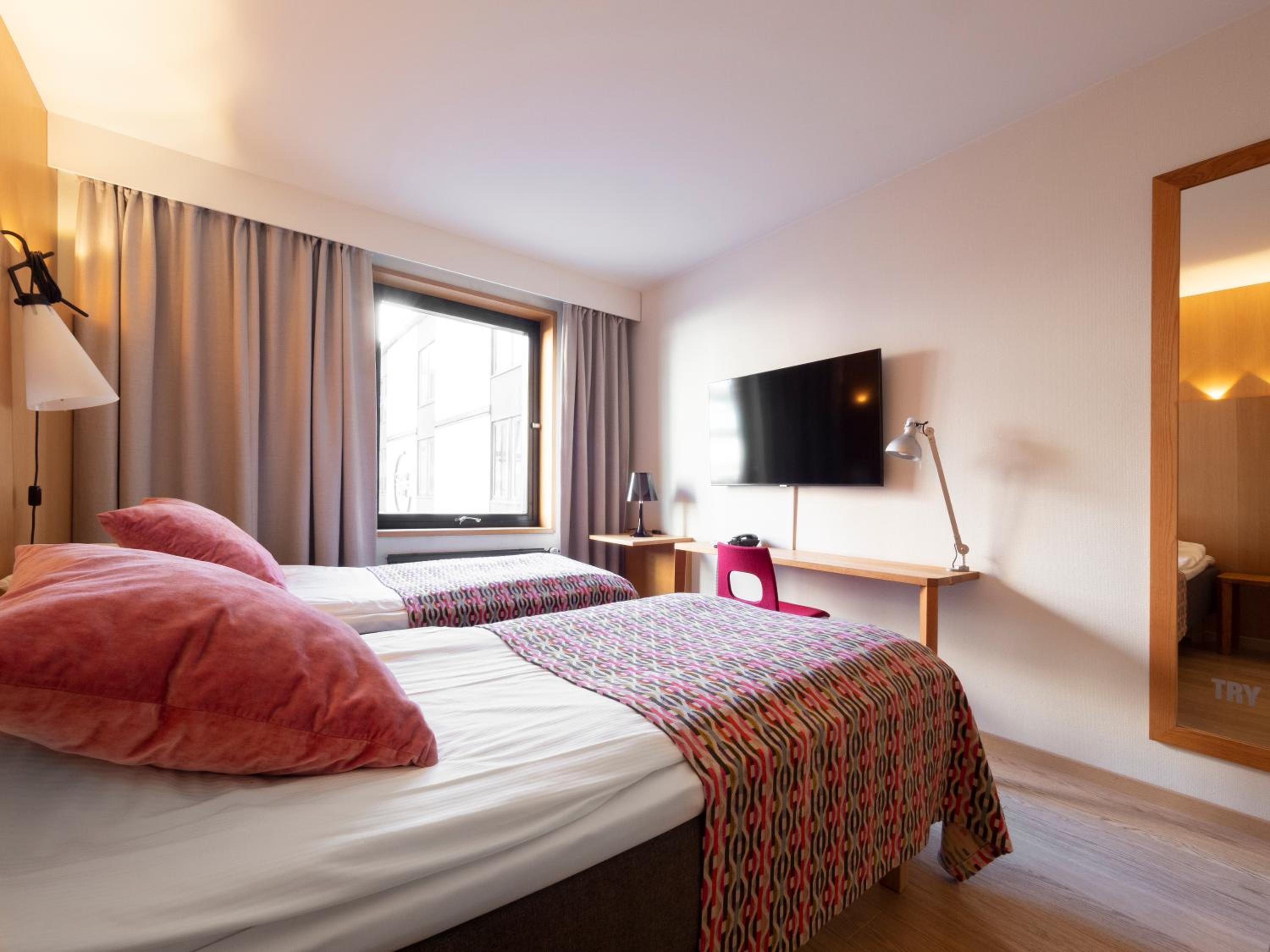 Twin Room - Photo 8