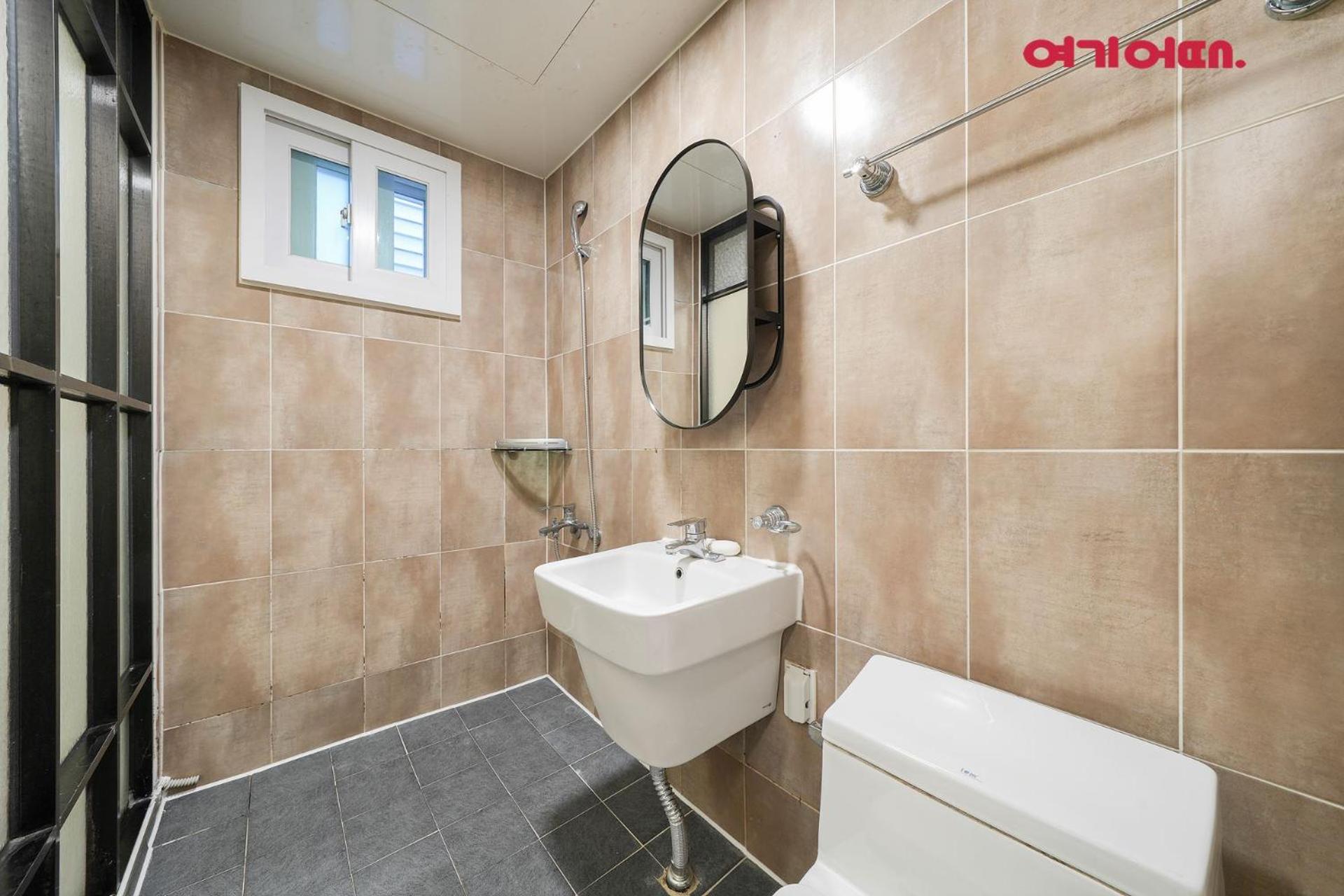 Duplex Quadruple Room - Photo 4