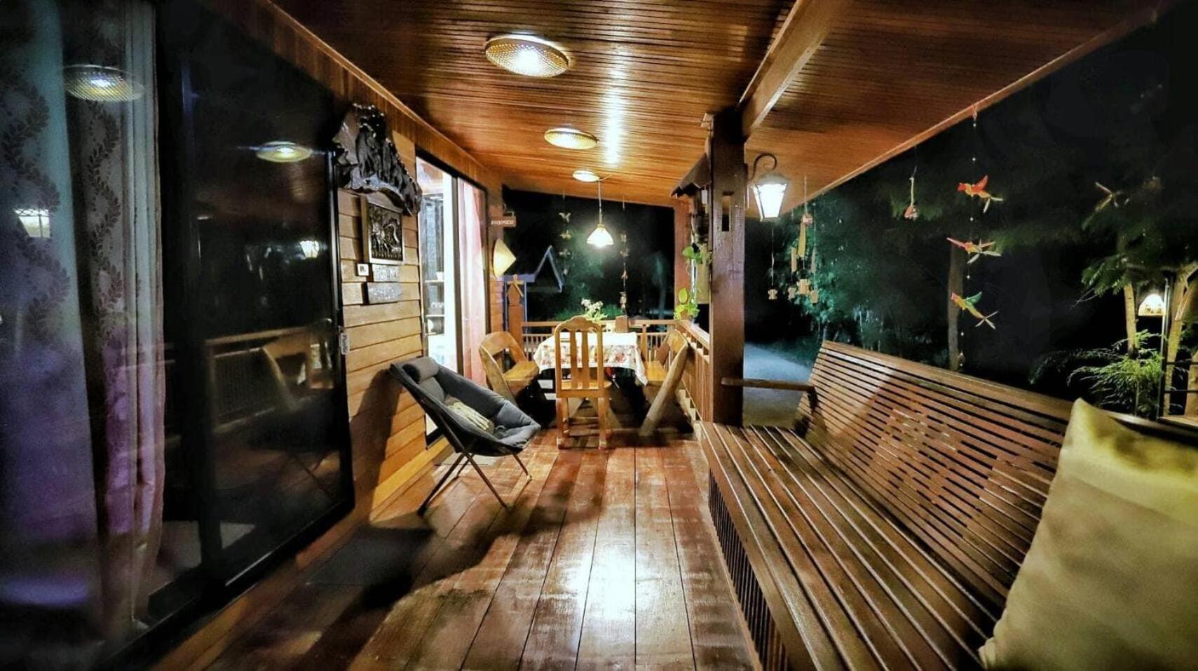 Queen Room with Balcony - Photo 7