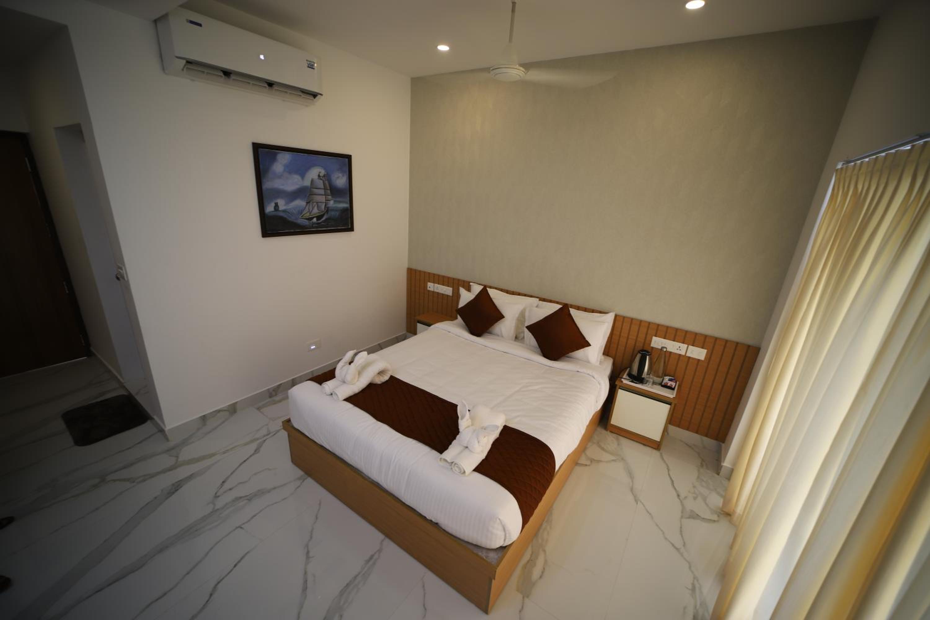 Superior Double or Twin Room with Pool View