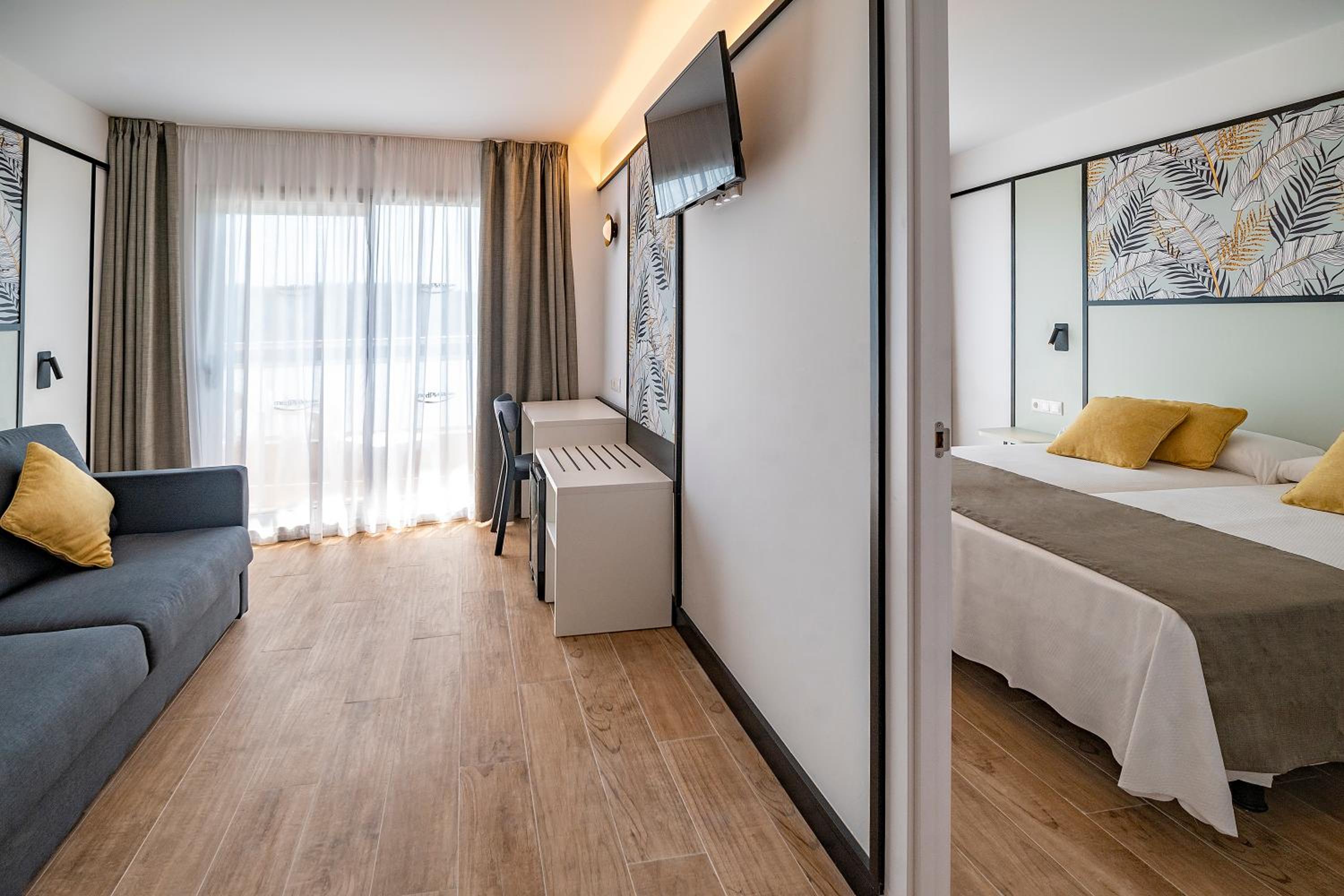 Junior Suite with Terrace (2 Adults) - Photo 1