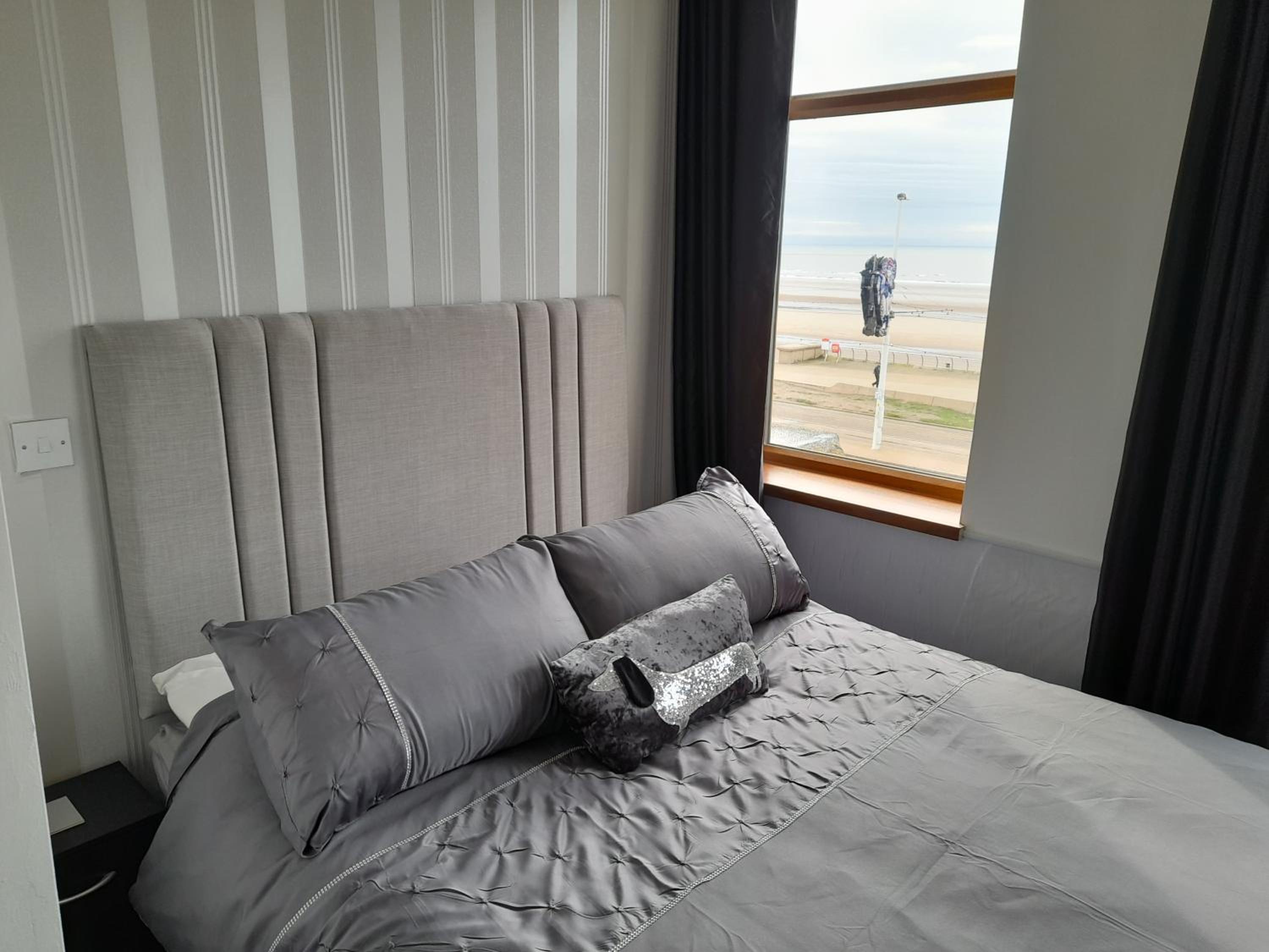 Deluxe Double Room with Sea View - Photo 3