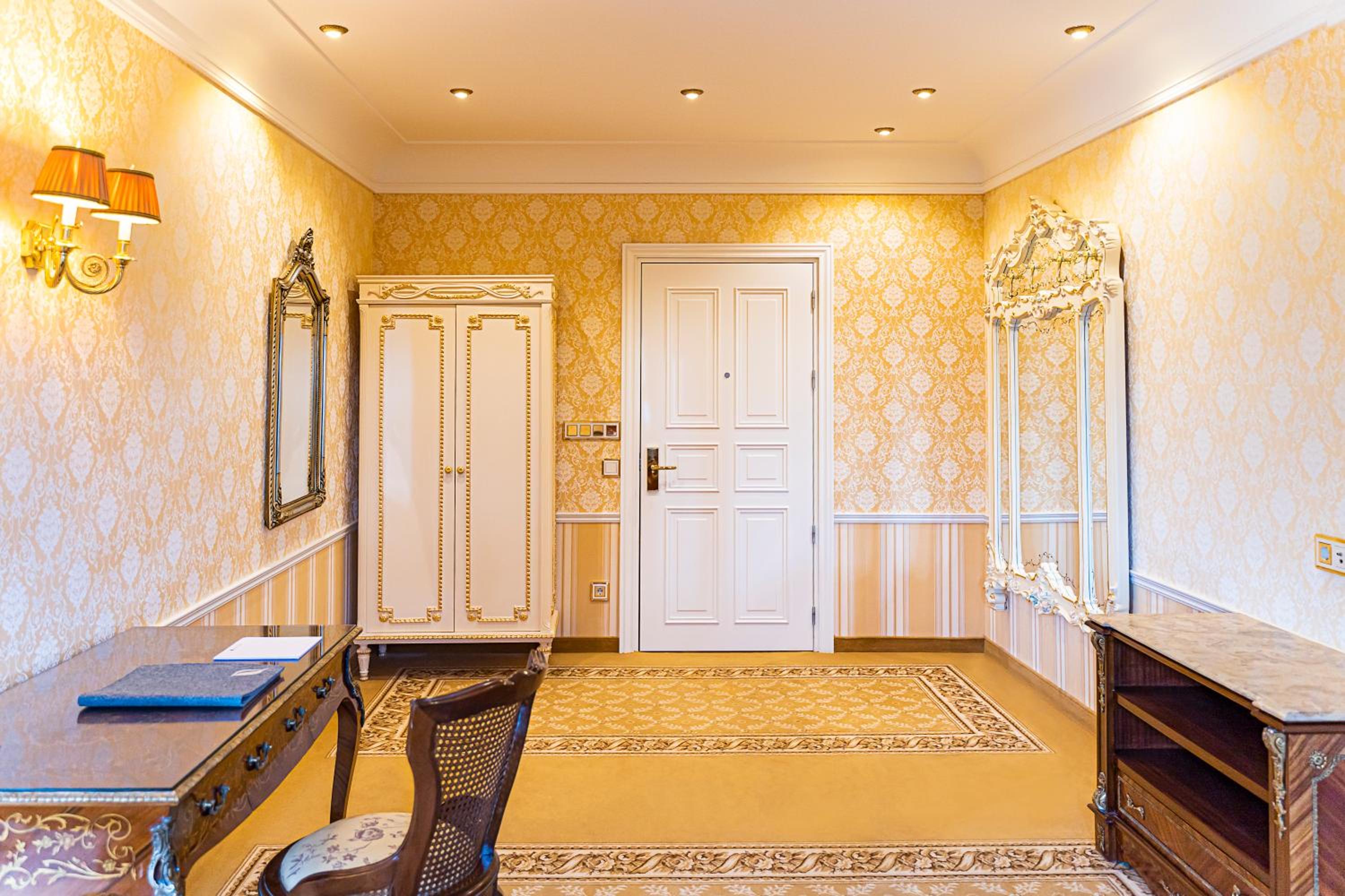 Deluxe Suite - Photo 3