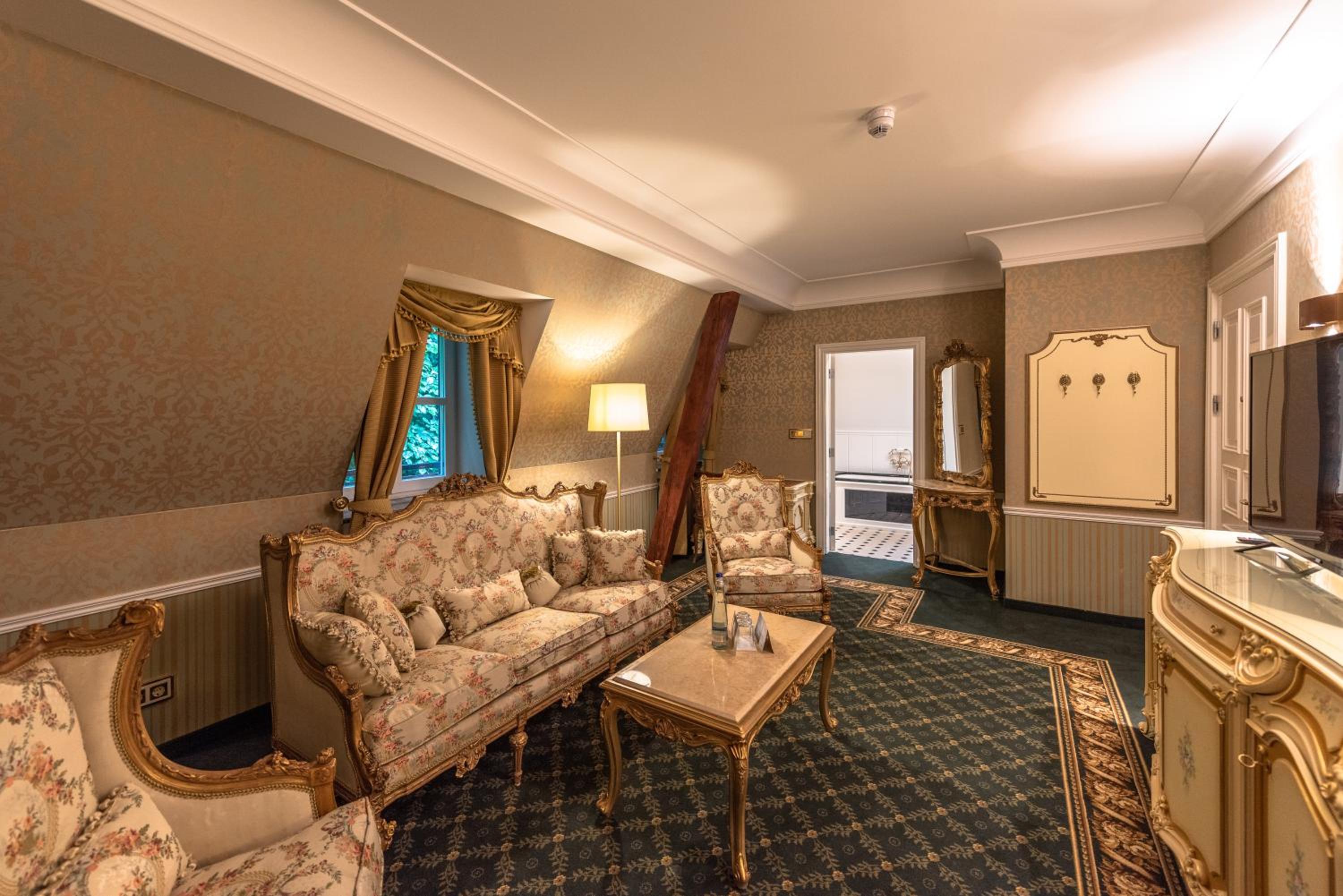 Deluxe Suite - Photo 5