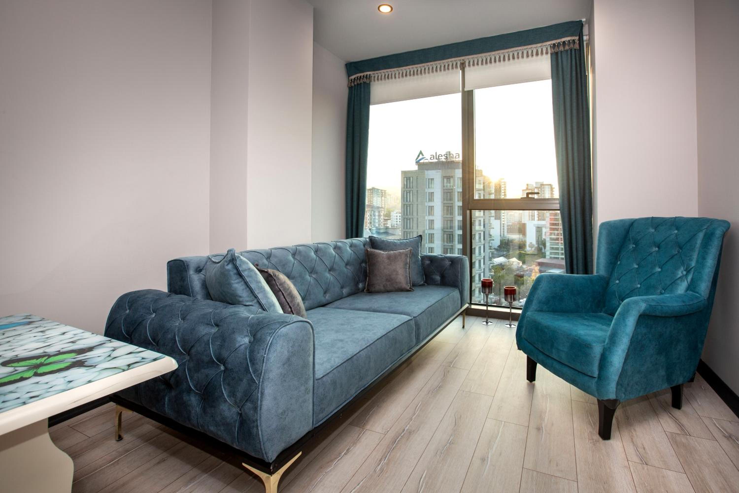 Suite with City View - Photo 4