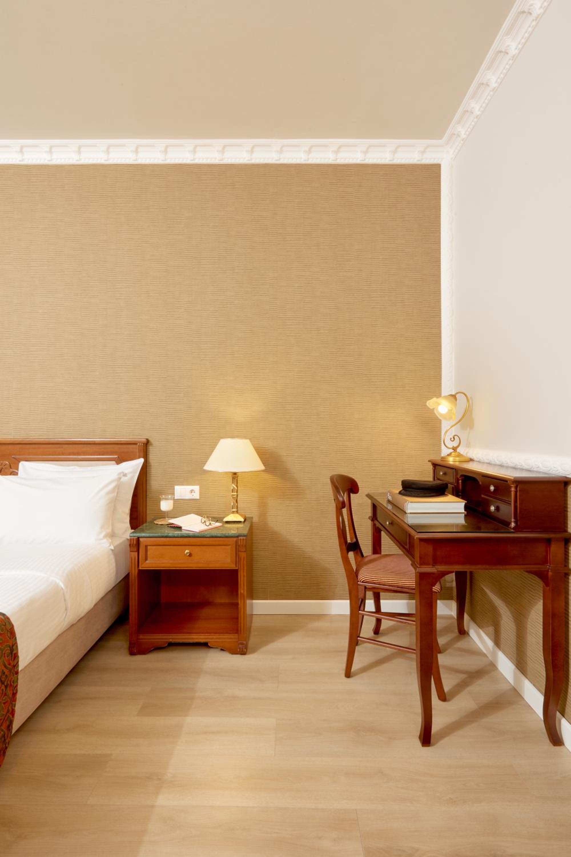 Classic Double or Twin Room - Photo 13