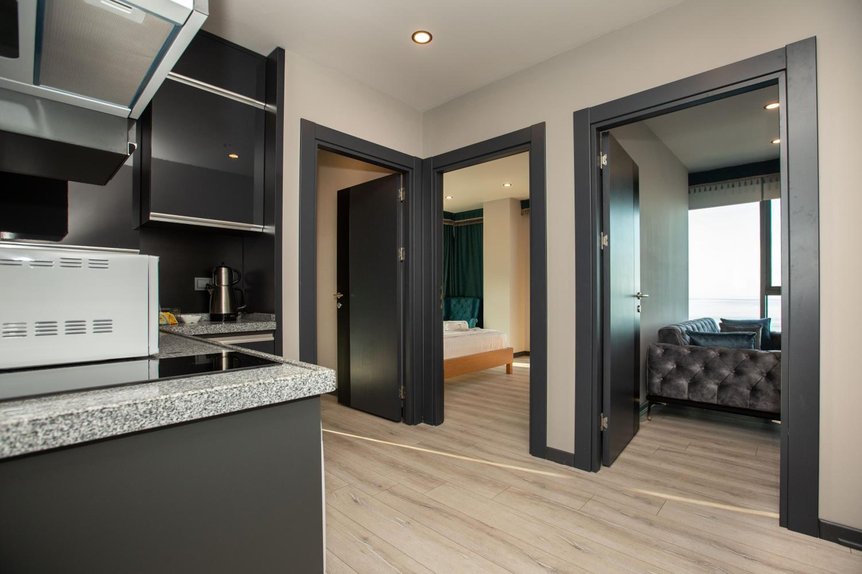 Two-Bedroom Suite with Sea View - Photo 4