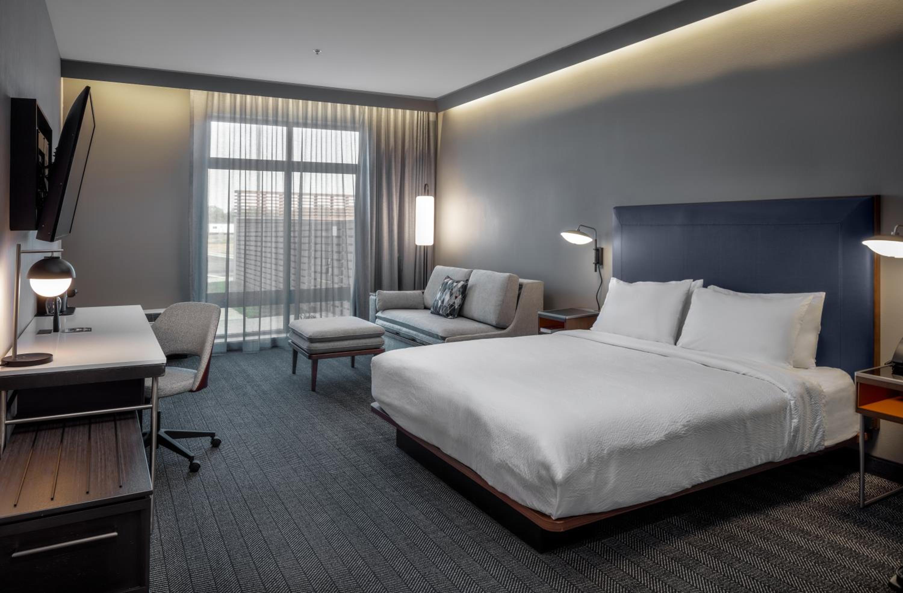 King Room with Sofa Bed - Photo 1